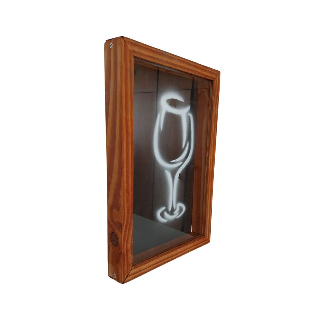 Porta Rolha De Parede Com Led (bateria) Em Madeira