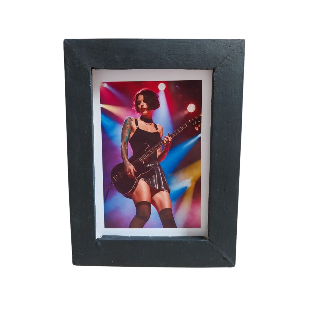 Quadro Decorativo La Chitarrista