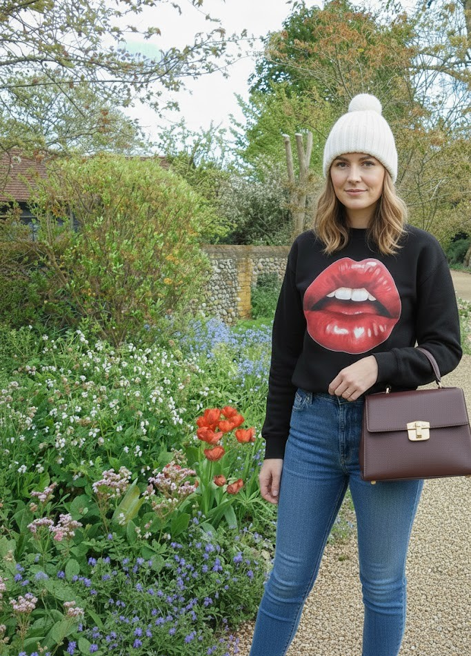 Bold Lips Graphic Sweatshirt