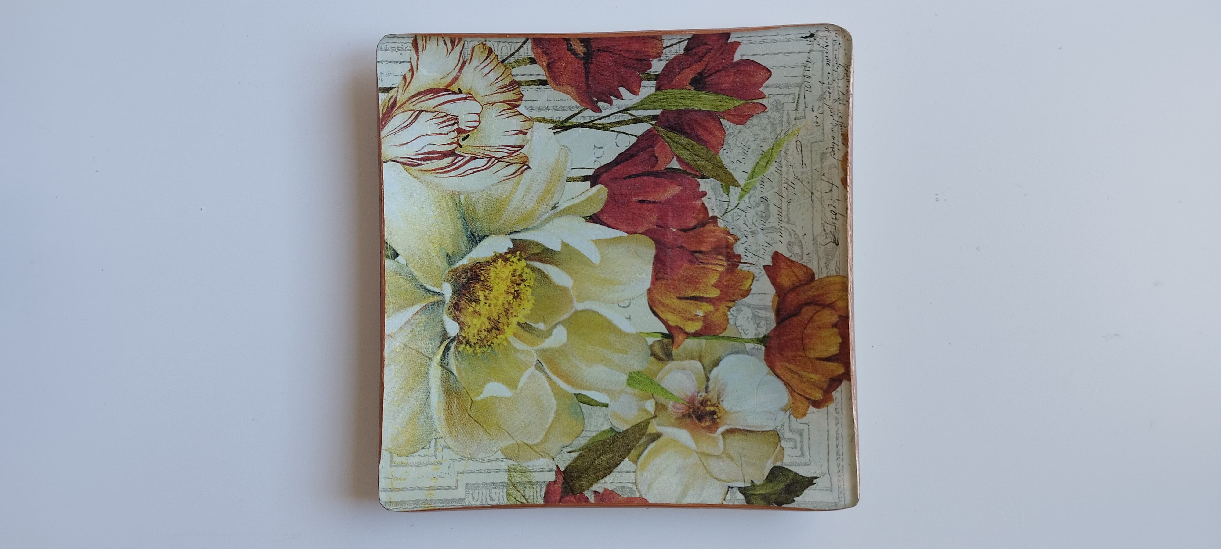 Plato floral decorativo de cristal