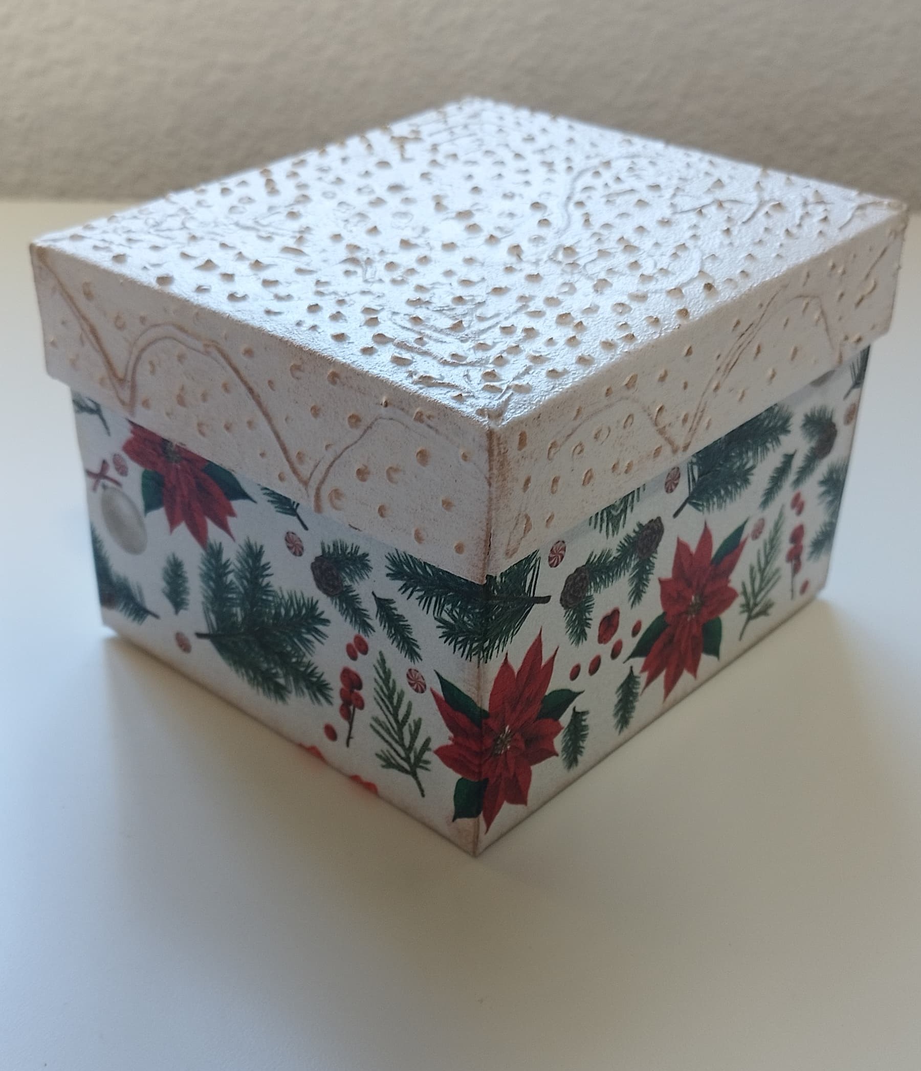 Caja decorativa navideña