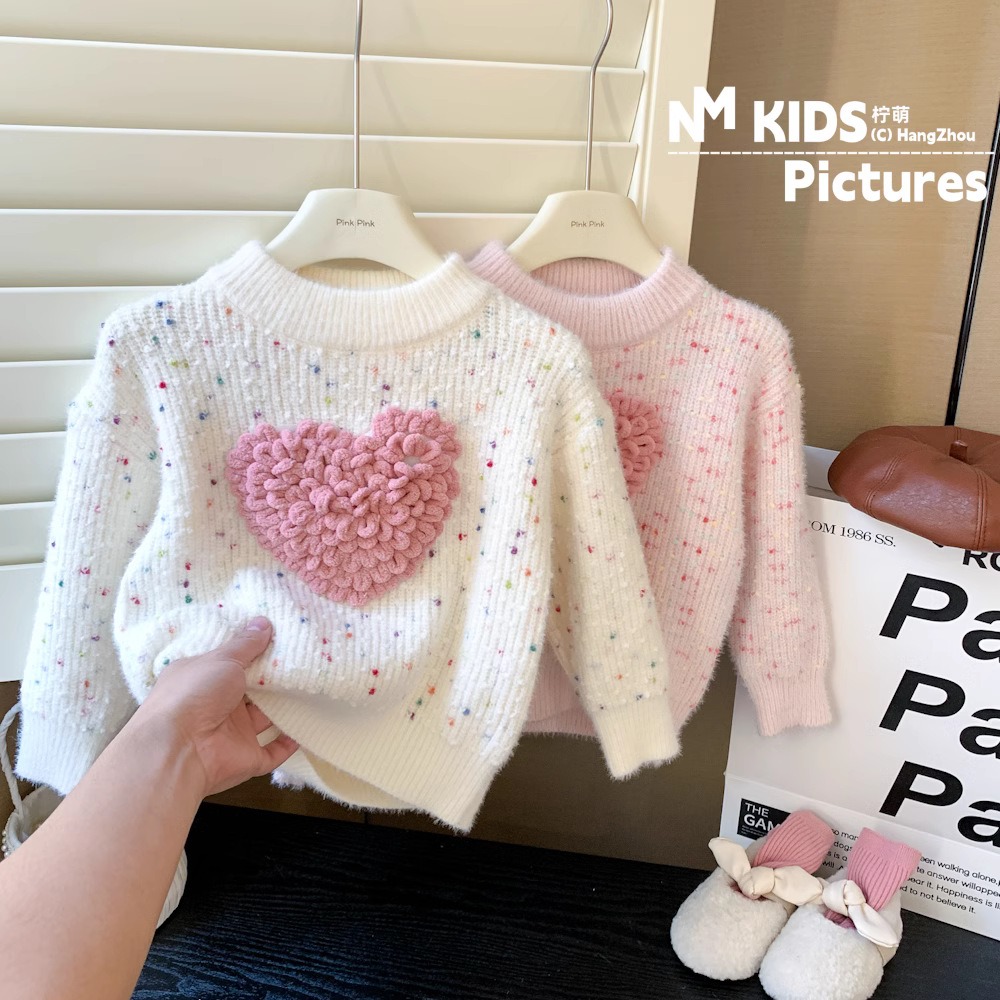 2024 new children's heart-shaped tops little girls Korean knitted sweaters