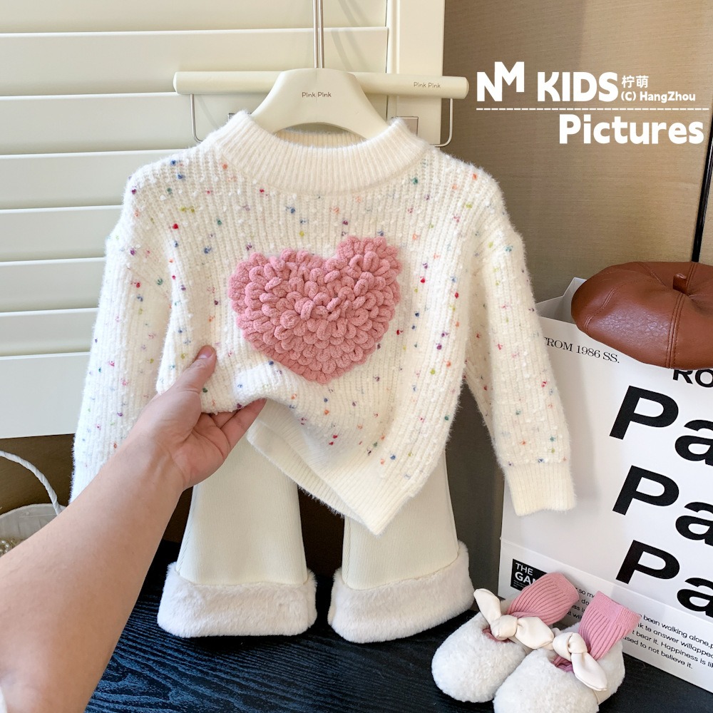 2024 new children's heart-shaped tops little girls Korean knitted sweaters