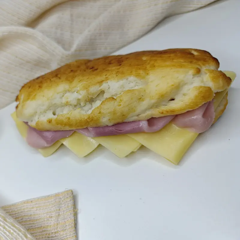 Sandwich Apretado de Jamón y Queso