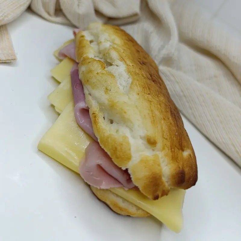 Sandwich Apretado de Jamón y Queso 