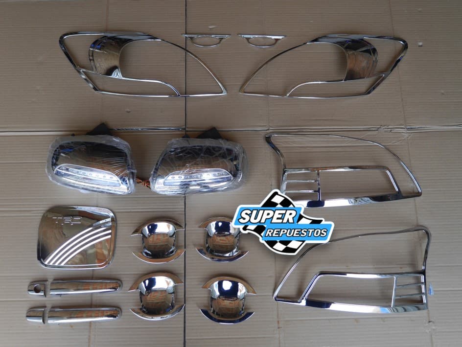 Yaris Adornos Kit Cromado 2007 al 2013