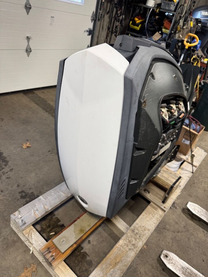 2015 Evinrude Etec 250 G2 Outboard Boat Motor Engine 25 E-Tec Control 716 Hours