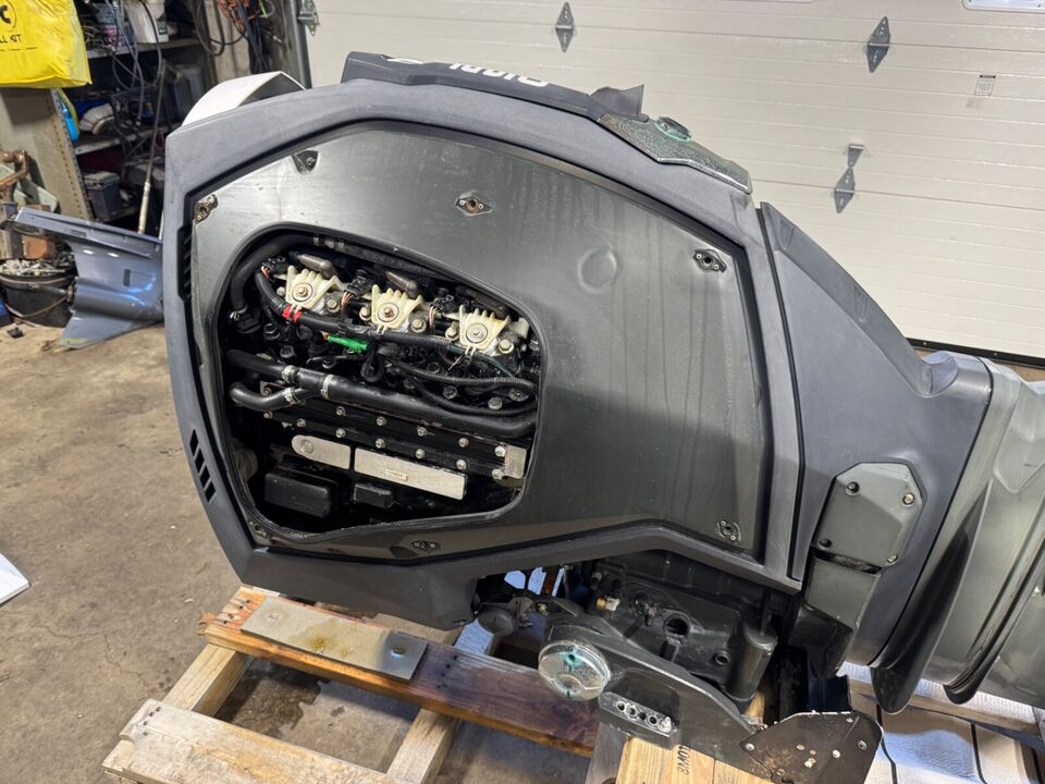 2015 Evinrude Etec 250 G2 Outboard Boat Motor Engine 25 E-Tec Control 716 Hours