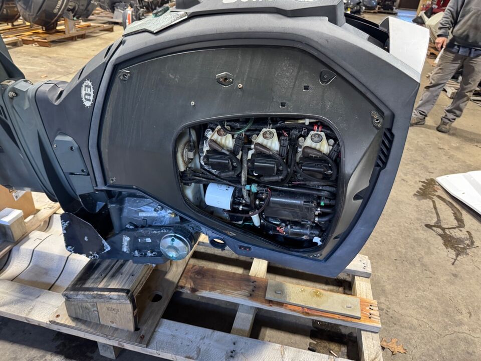 2015 Evinrude Etec 250 G2 Outboard Boat Motor Engine 25 E-Tec Control 716 Hours