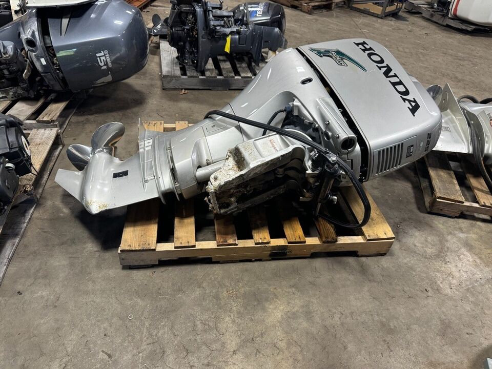 Honda 225 hp BF225 4-Stroke 25 Outboard Boat Motor Engine Runs Well Prop