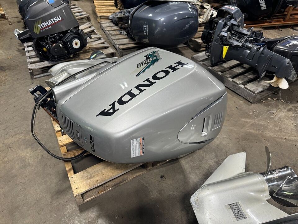 Honda 225 hp BF225 4-Stroke 25 Outboard Boat Motor Engine Runs Well Prop