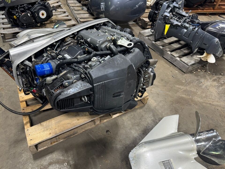 Honda 225 hp BF225 4-Stroke 25 Outboard Boat Motor Engine Runs Well Prop