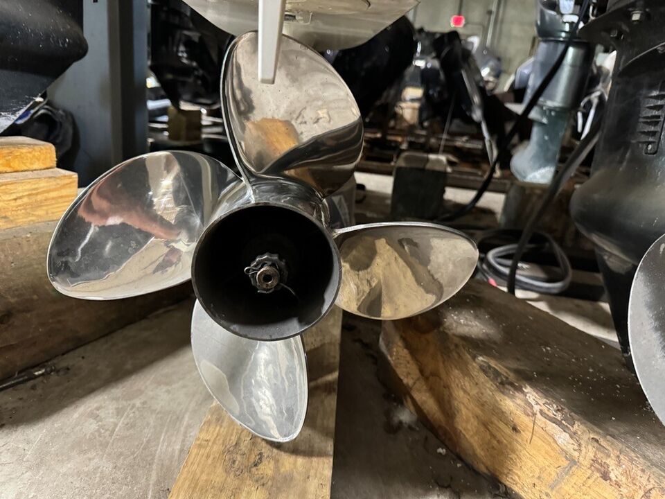 2013 Evinrude Etec 115 hp DFI Outboard Boat Motor Engine 25 E-Tec BRP Prop