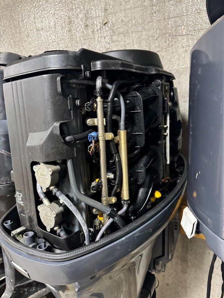 2004 Yamaha F150 150 hp Four Stroke 4-Stroke 25 Outboard Boat Motor Engine