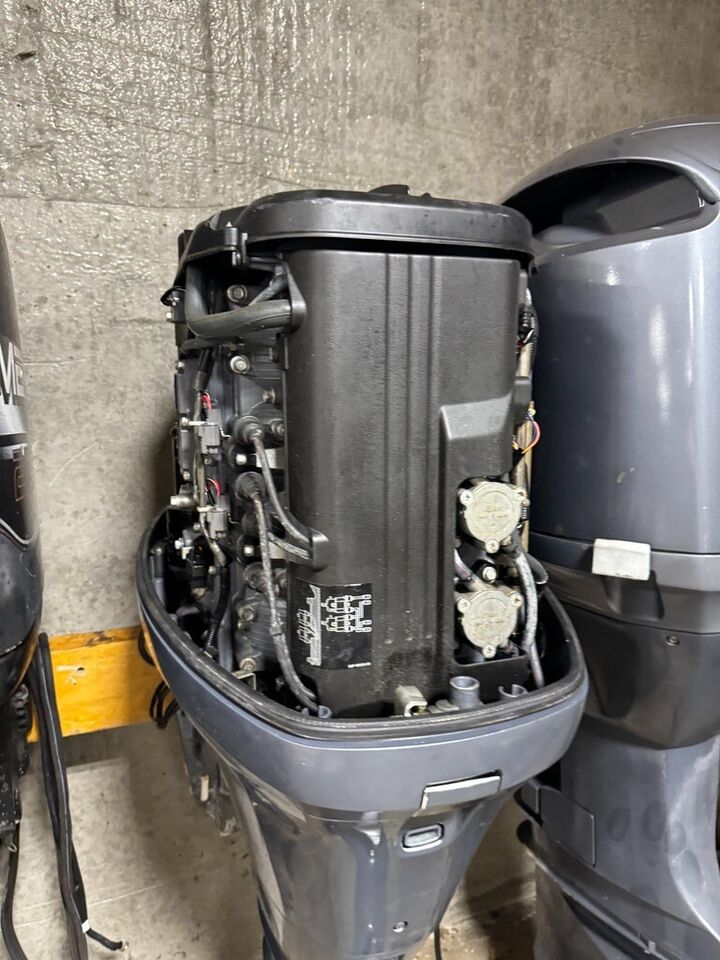 2004 Yamaha F150 150 hp Four Stroke 4-Stroke 25 Outboard Boat Motor Engine