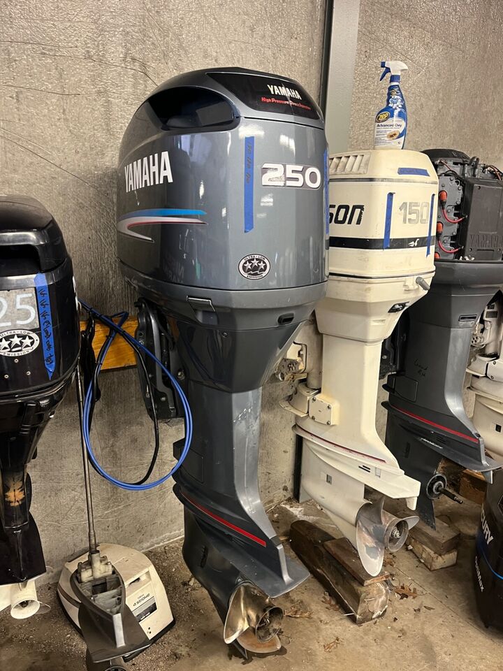 2003 Yamaha 250 HPDI 30 Outboard Boat Motor Engine Good Shape Runs Well V6