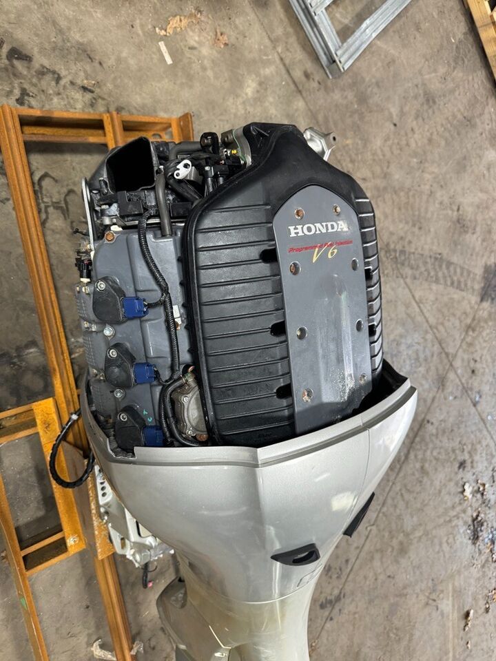 Honda 225 hp BF225 4-Stroke 30 Outboard Boat Motor Engine Runs Well Prop