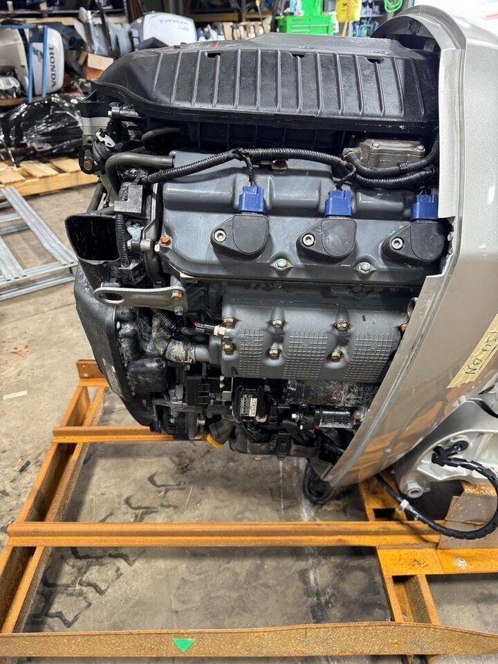 Honda 225 hp BF225 4-Stroke 30 Outboard Boat Motor Engine Runs Well Prop