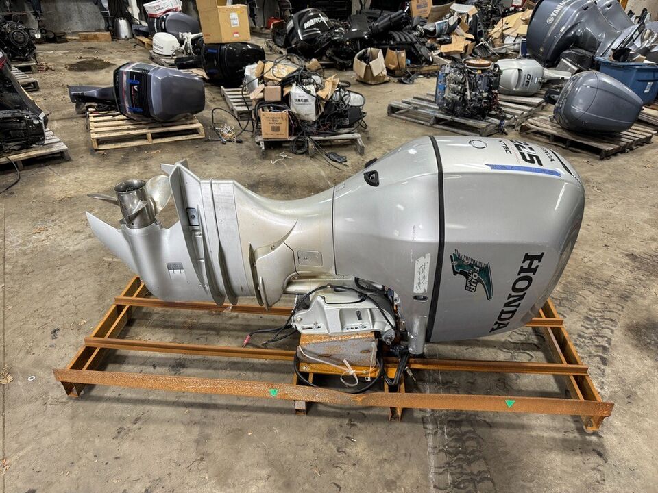 Honda 225 hp BF225 4-Stroke 30 Outboard Boat Motor Engine Runs Well Prop