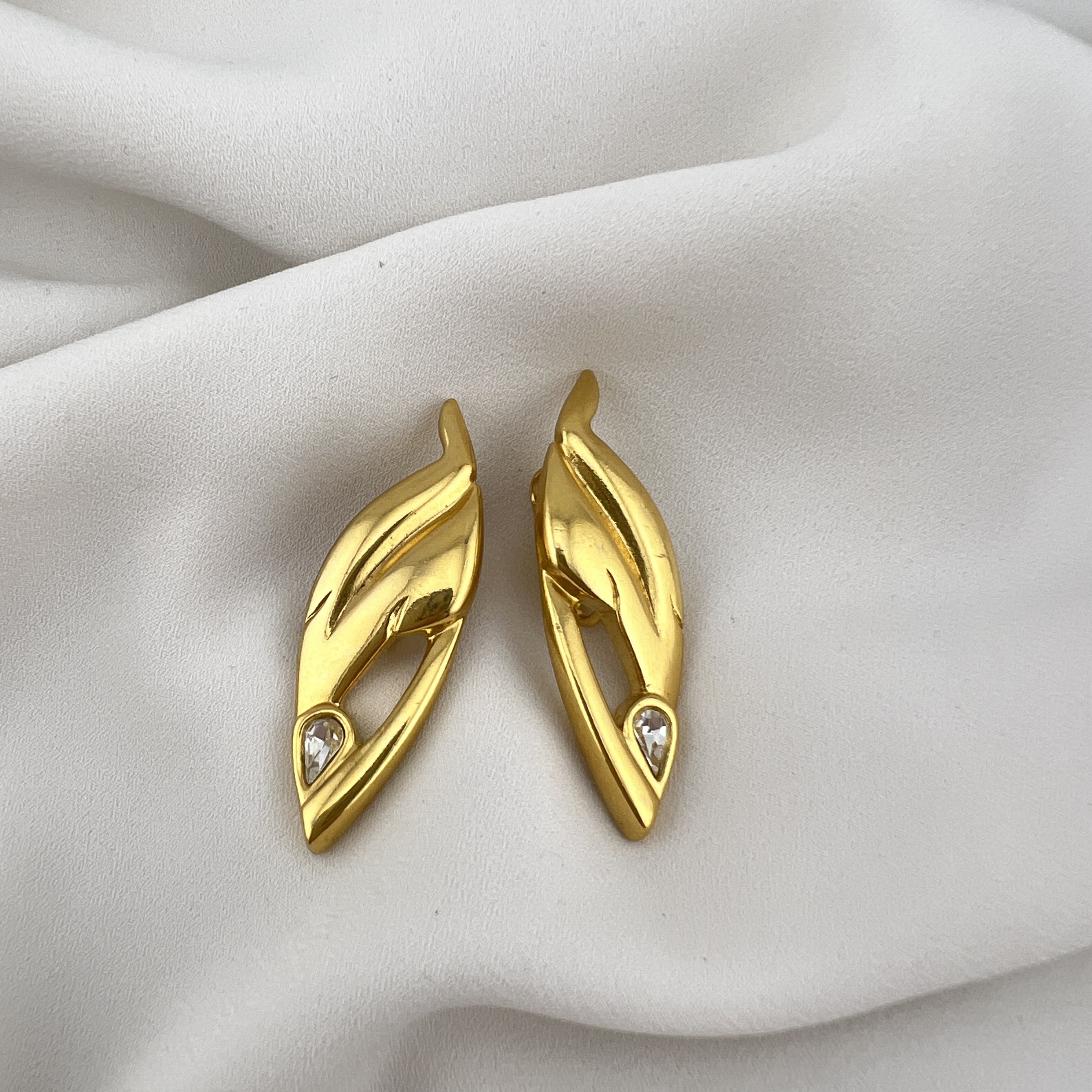 Vintažiniai aukso spalvos klipsai „Auksinis sparnas“