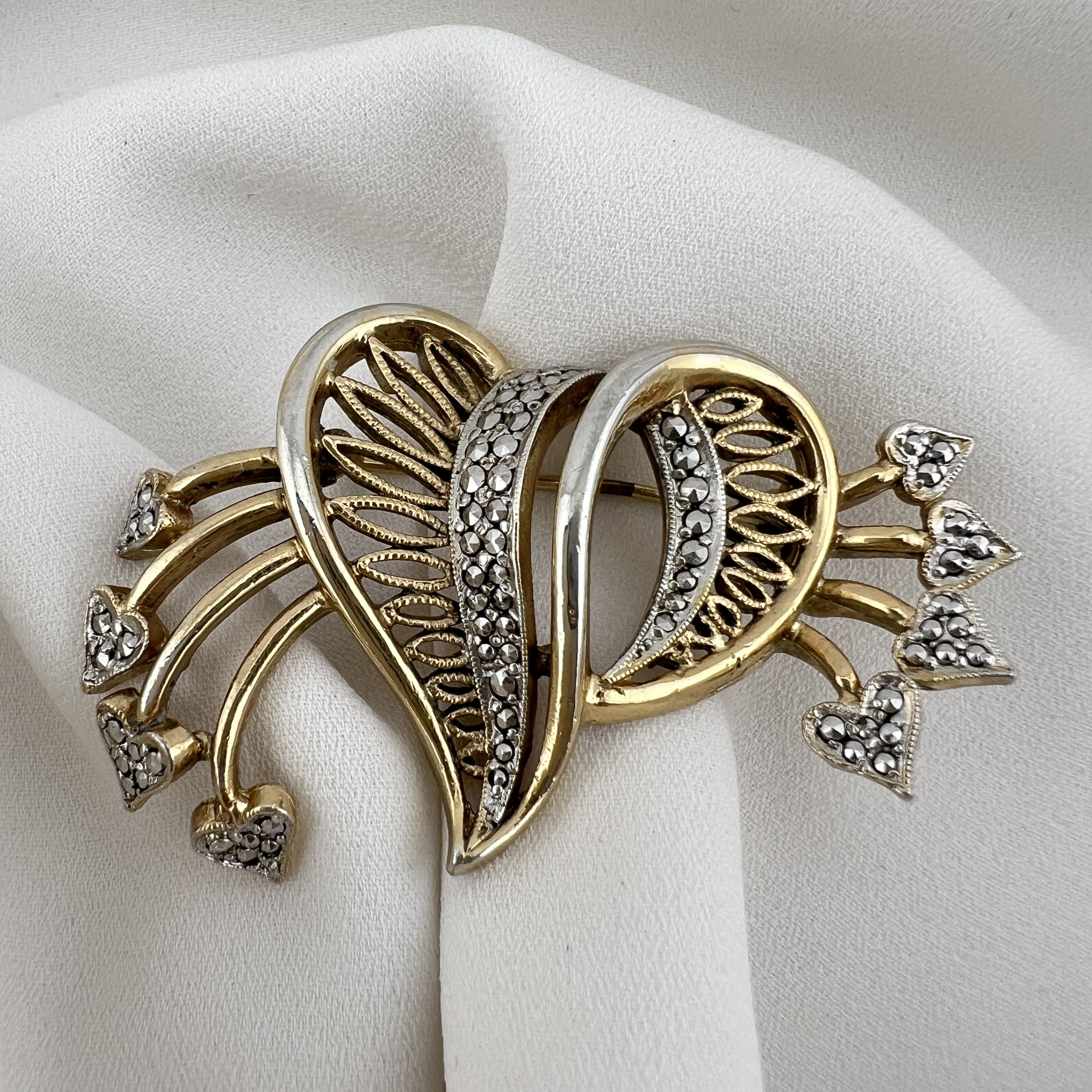 Vintažinė Kigu „Auksinė širdis“ sagė