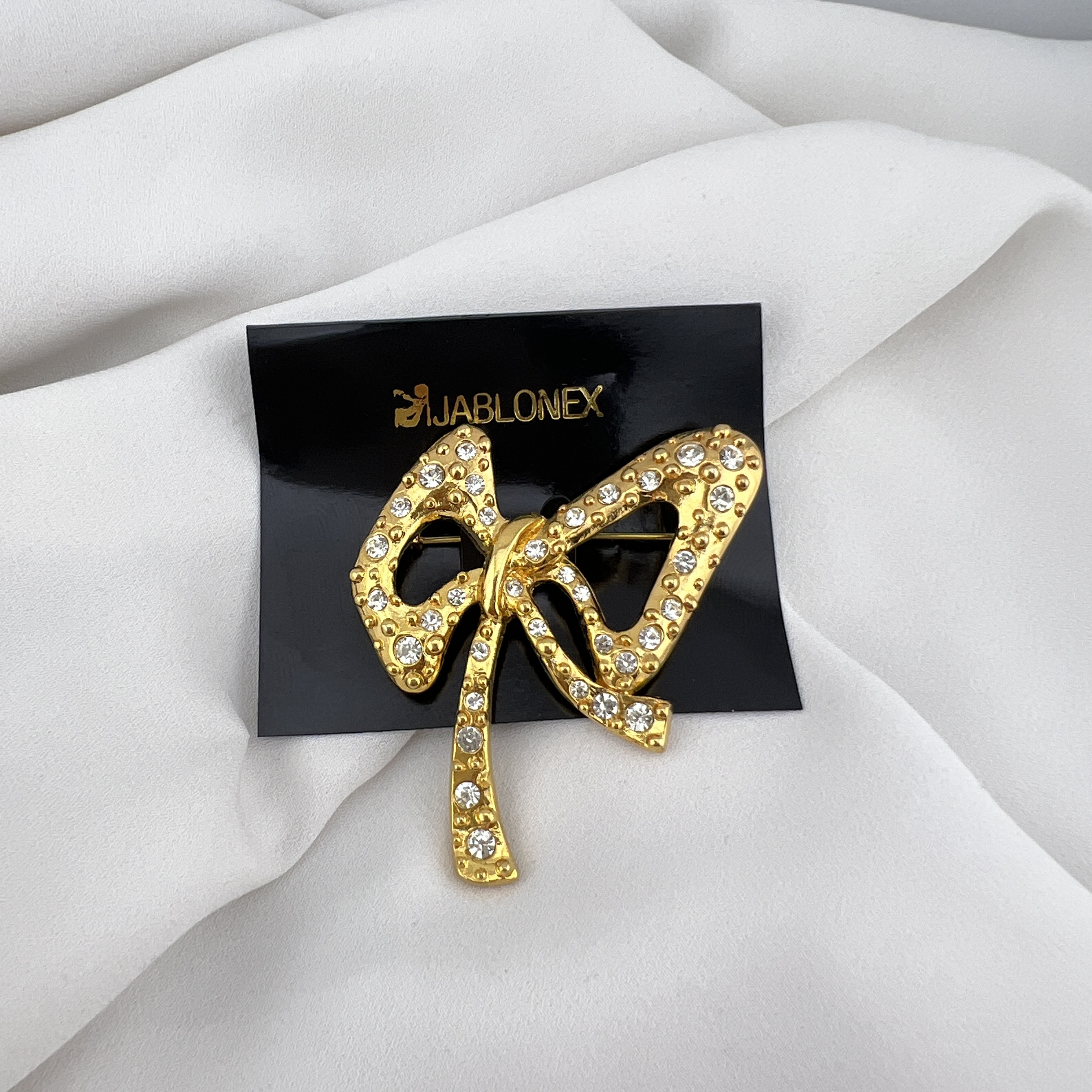 Vintažinė „Jablonex“ segė „Auksinis kaspinas“ 🎀