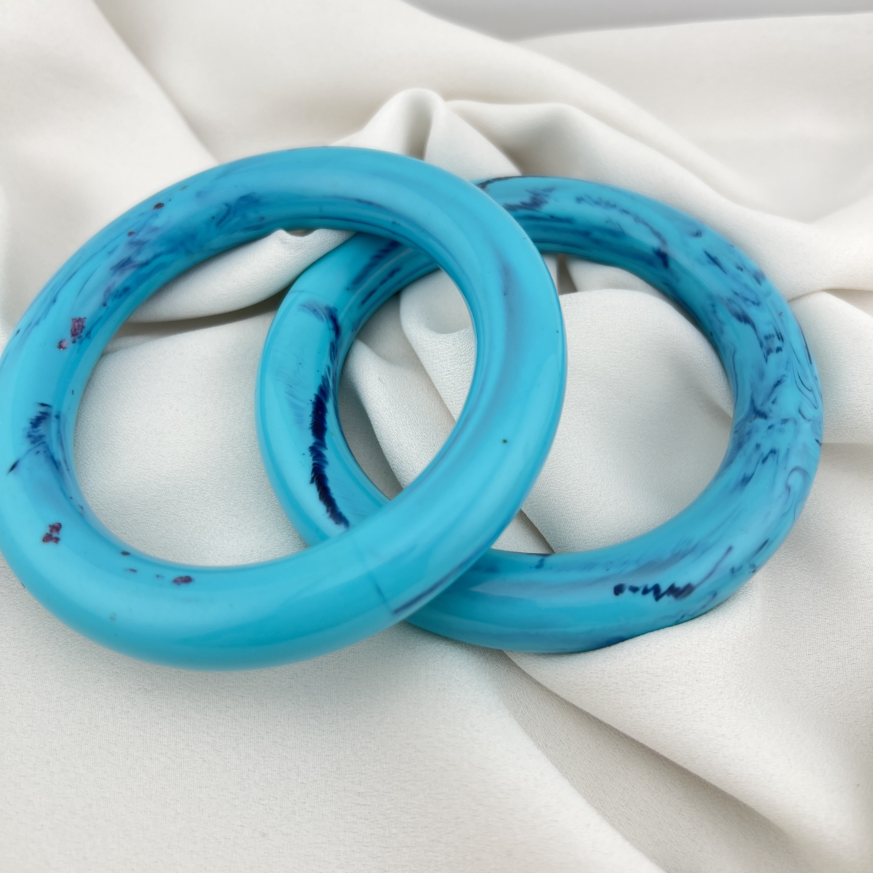 Vintažinės Lucite apyrankės – turkio duetas