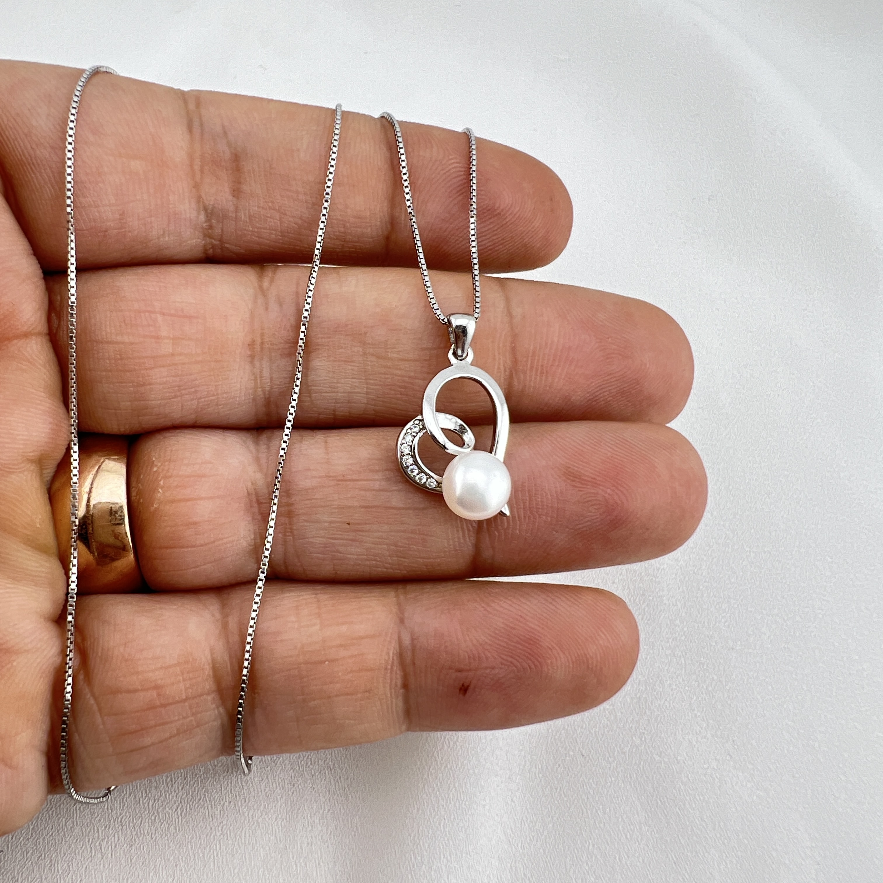 „Helzberg Diamonds“ sidabrinis širdies vėrinys su perlu