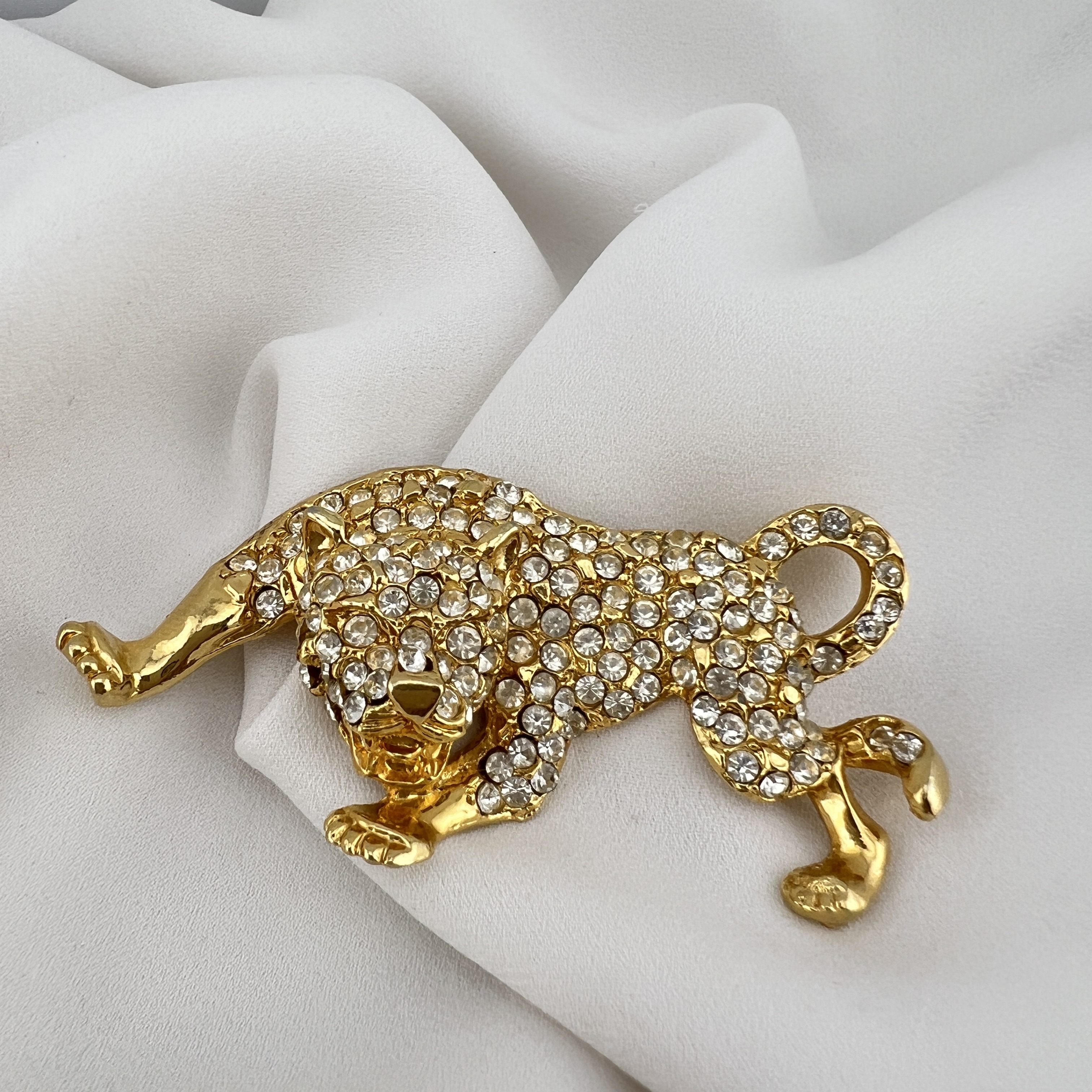 Vintažinė sagė „Blizgi pantera“ 🐆