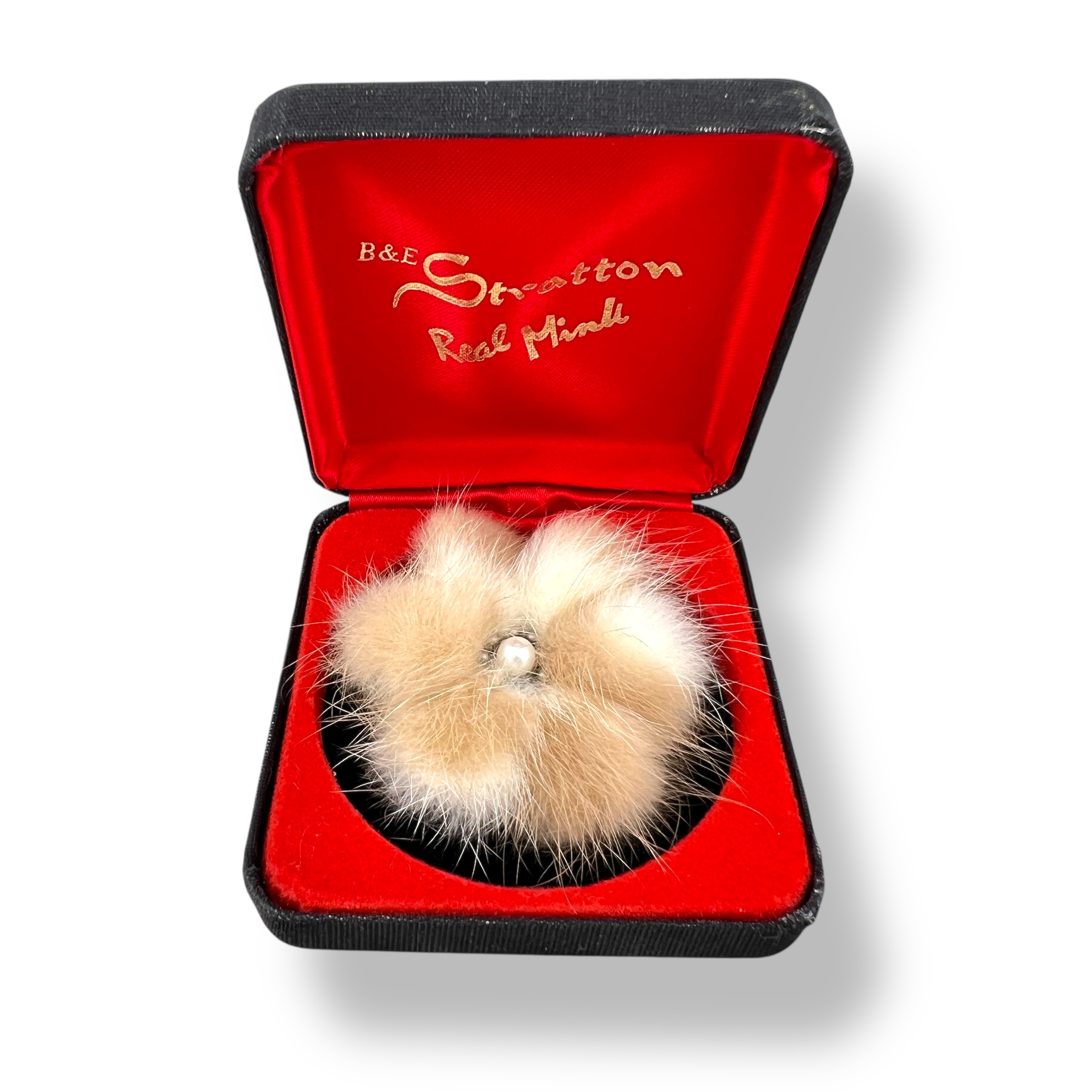 Vintažinė B&E Stratton natūralaus kailio sagė su dėžute