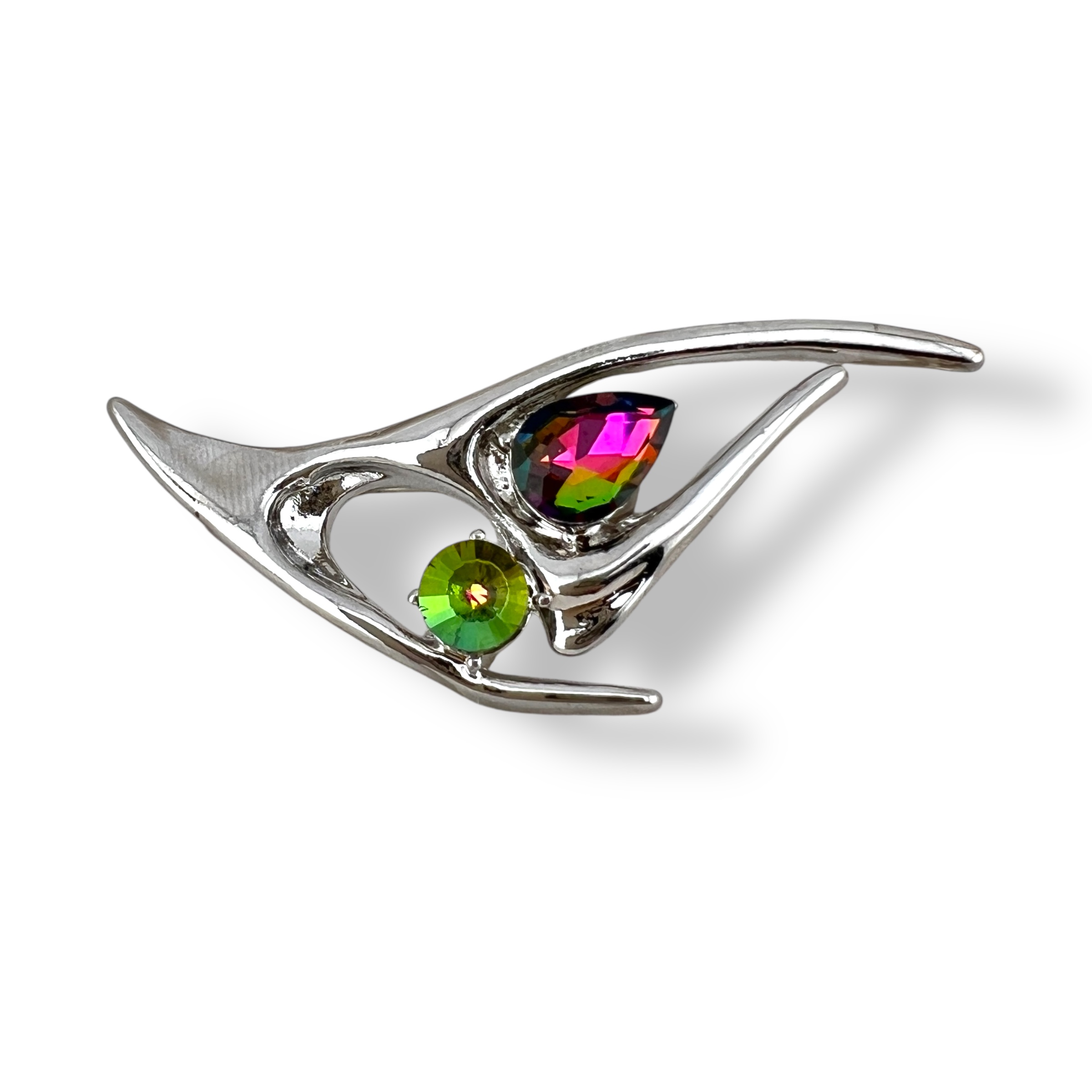 Sidabro spalvos futuristinė sagė „Liquid Metal“