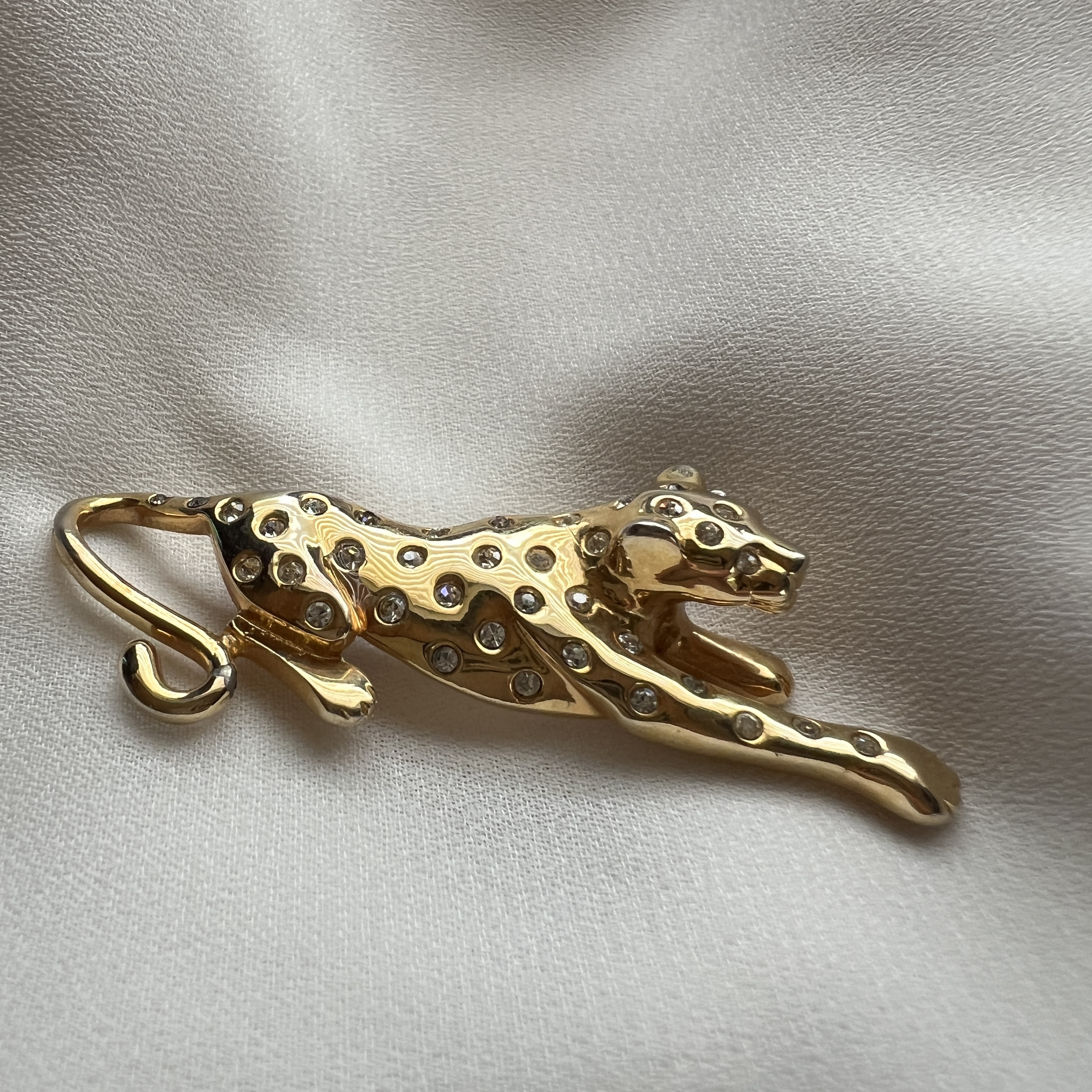 Vintažinė paauksuota sagė „Leopardas“