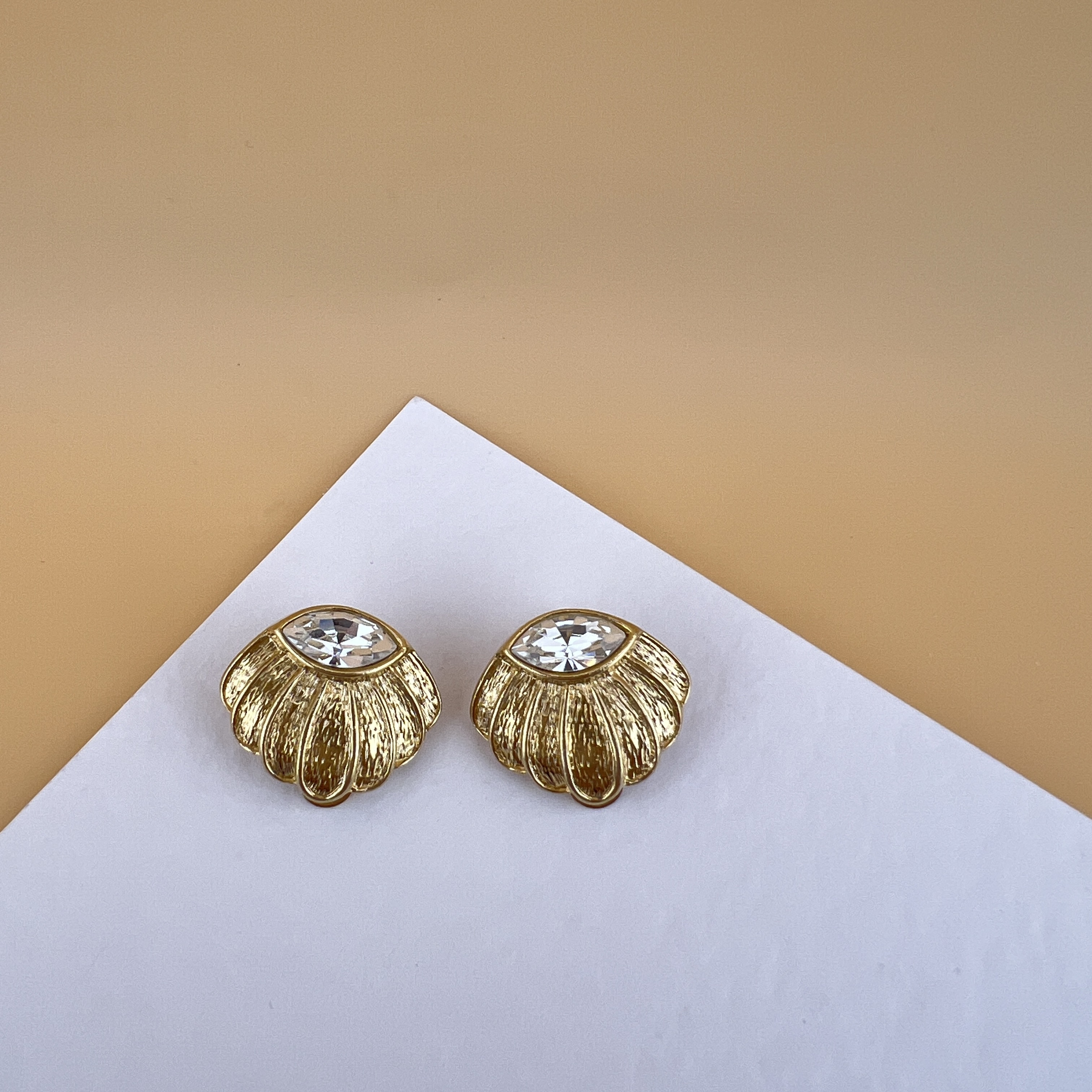 „Attwood & Sawyer“ krištolo ir aukso Kriauklės klipsai 