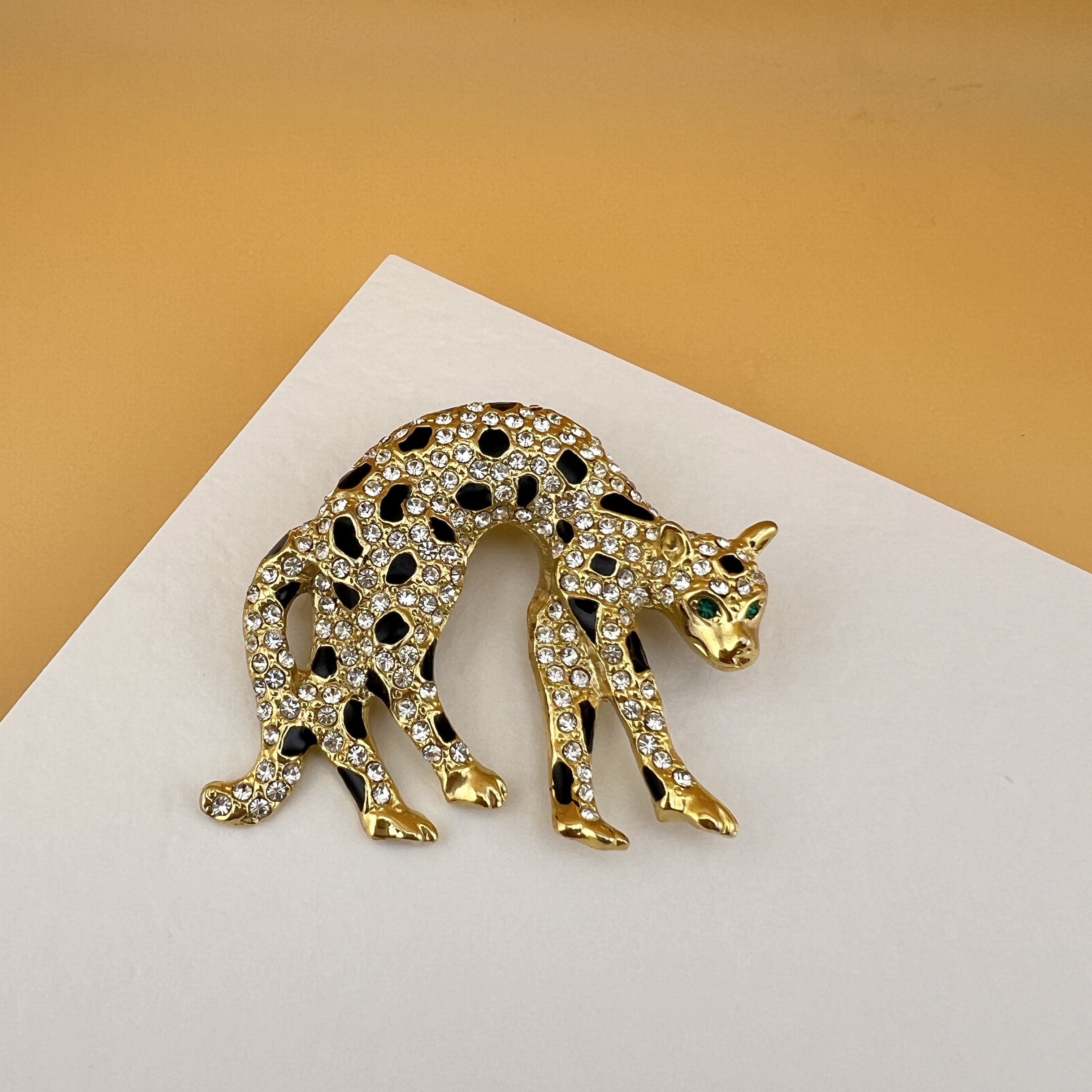 Vintažinė Sagė „Auksinis Leopardas“