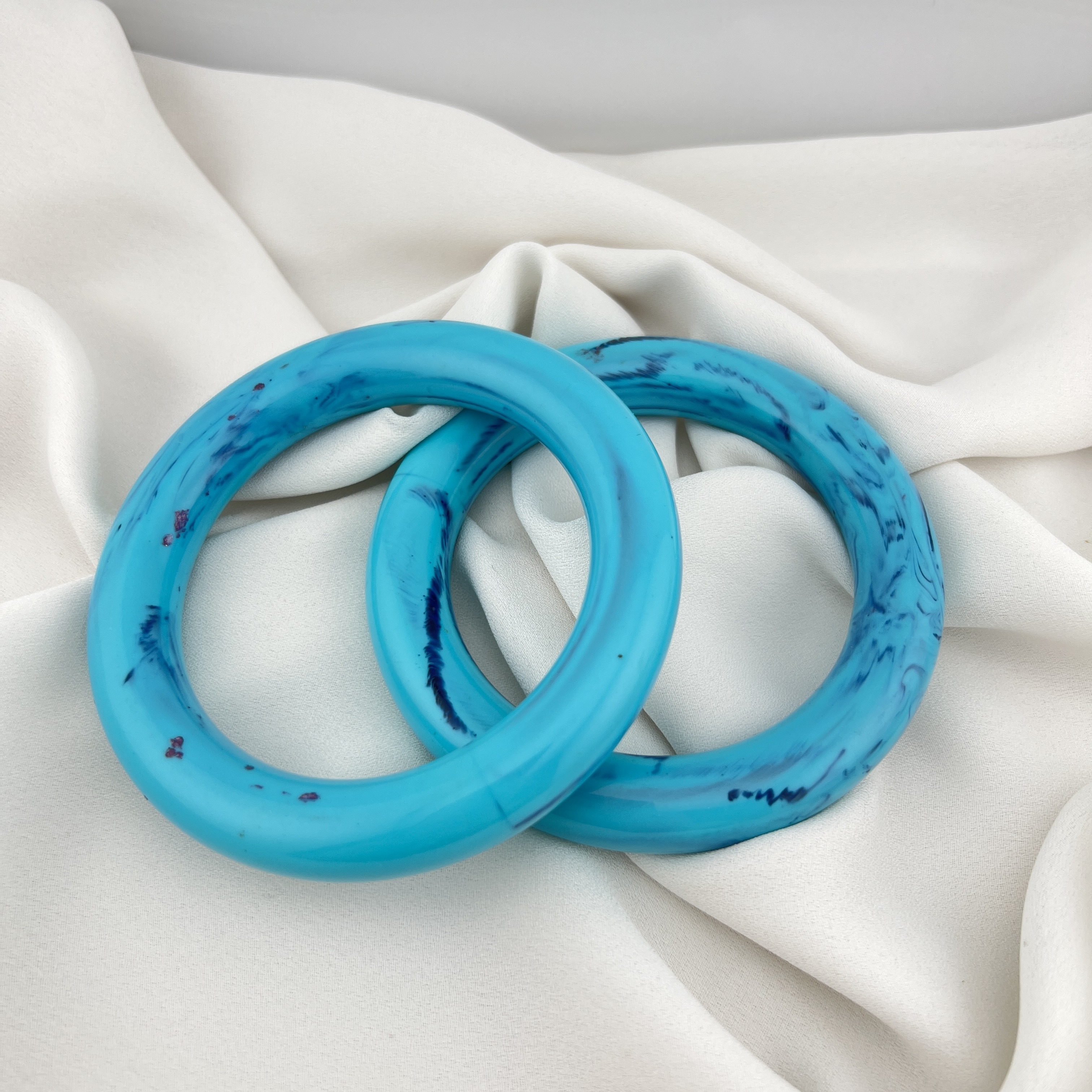 Vintažinės Lucite apyrankės – turkio duetas