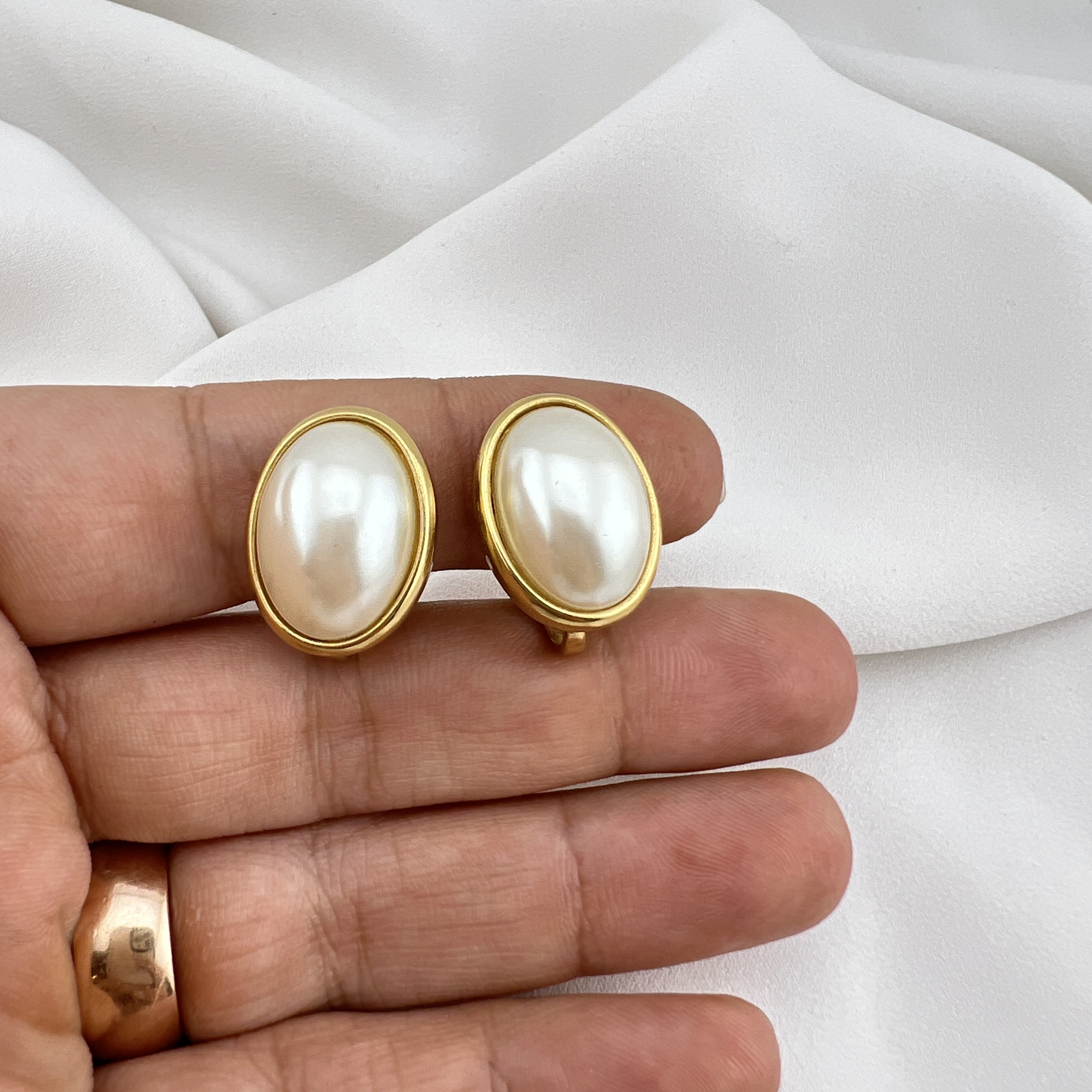 Vintažiniai ovalūs klipsai su perlais