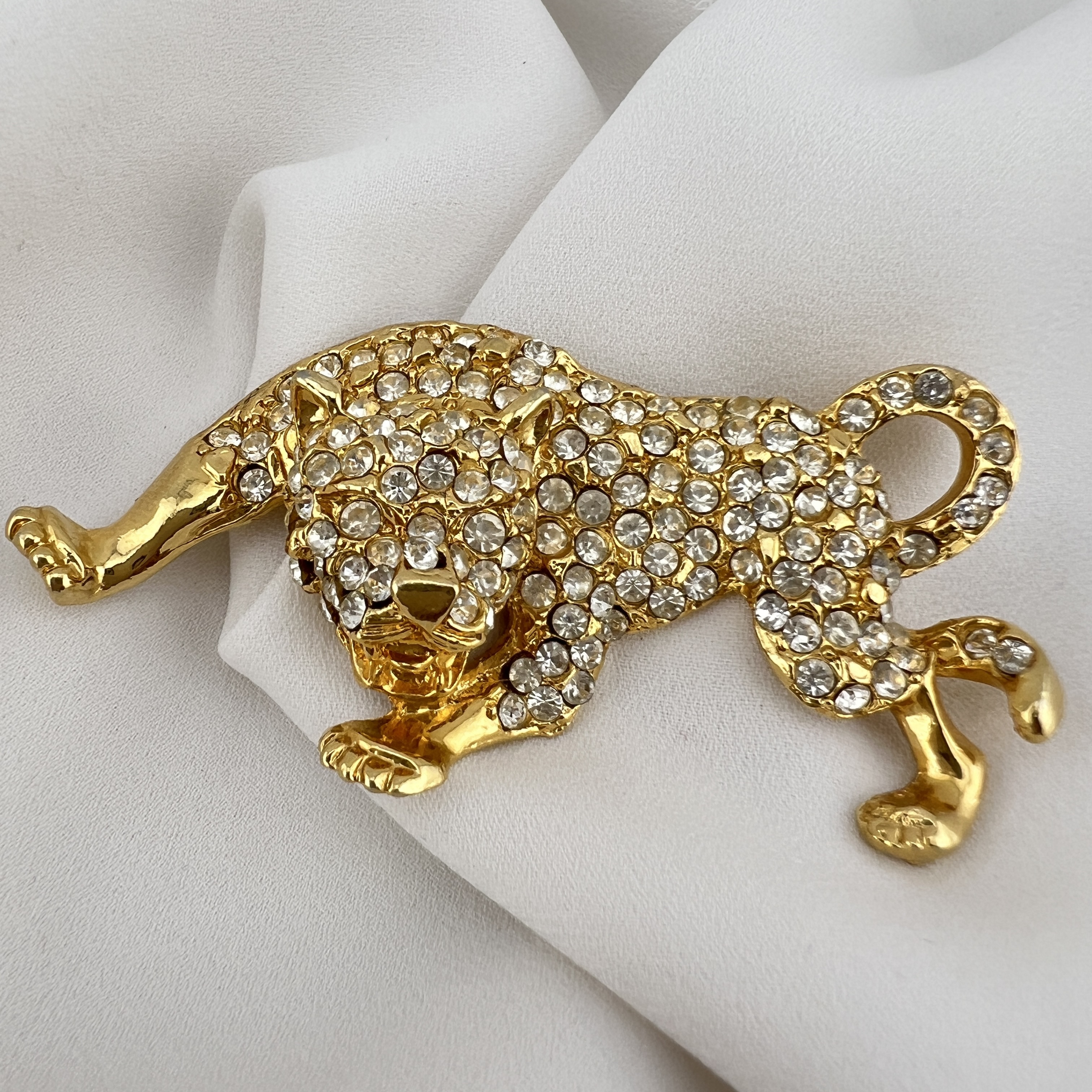 Vintažinė sagė „Blizgi pantera“ 🐆