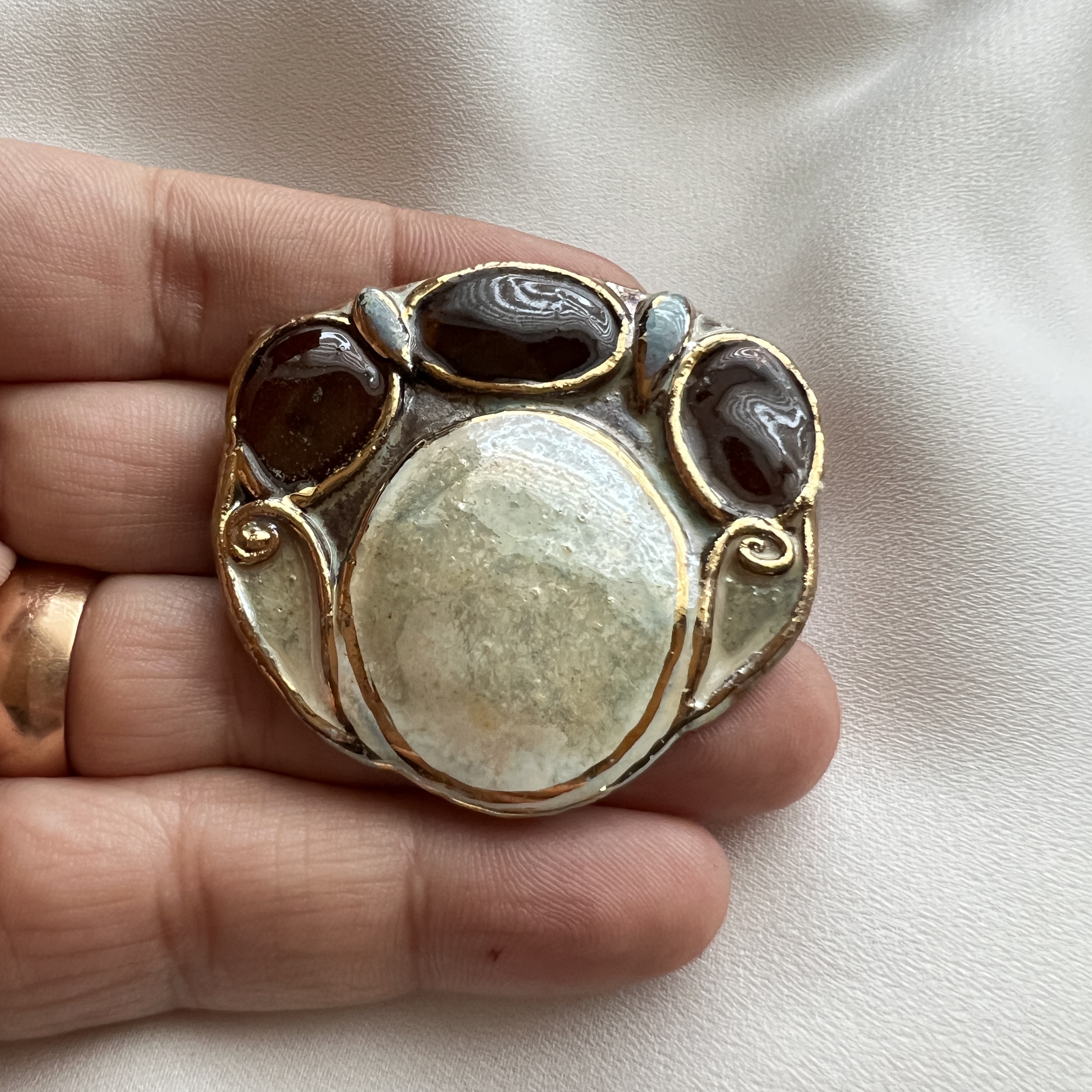 Vintažinė abstrakti segė, organiškų formų