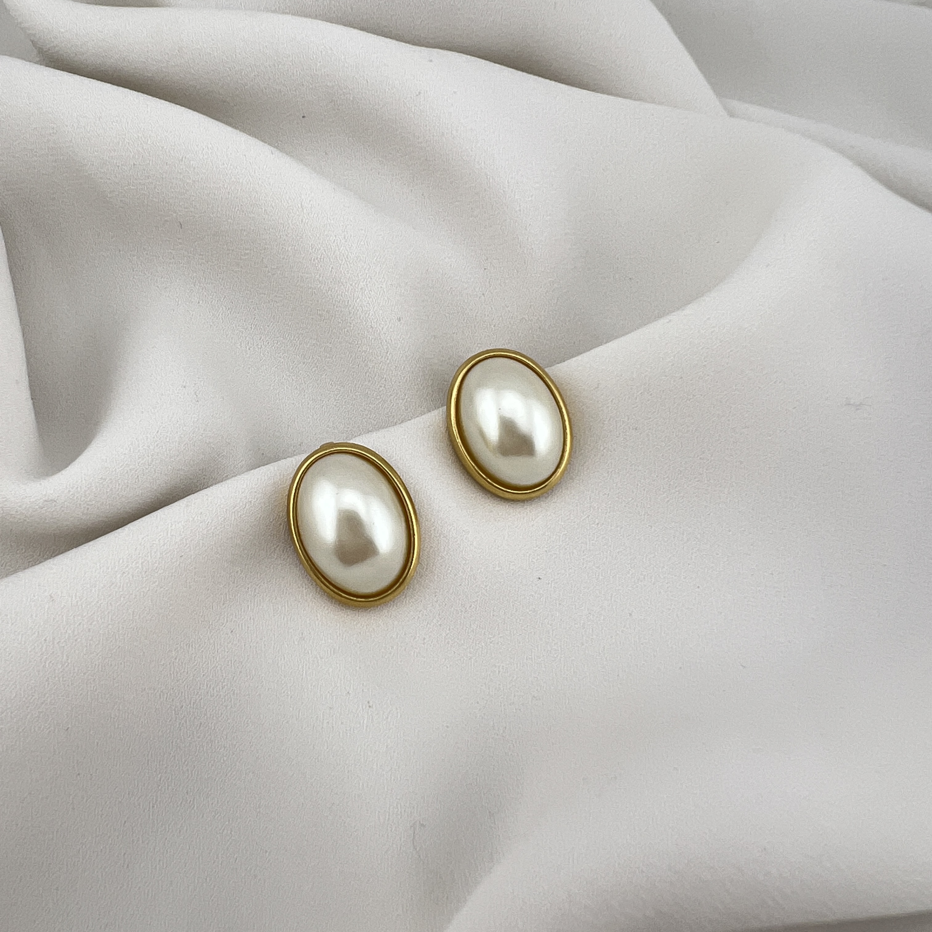 Vintažiniai ovalūs klipsai su perlais