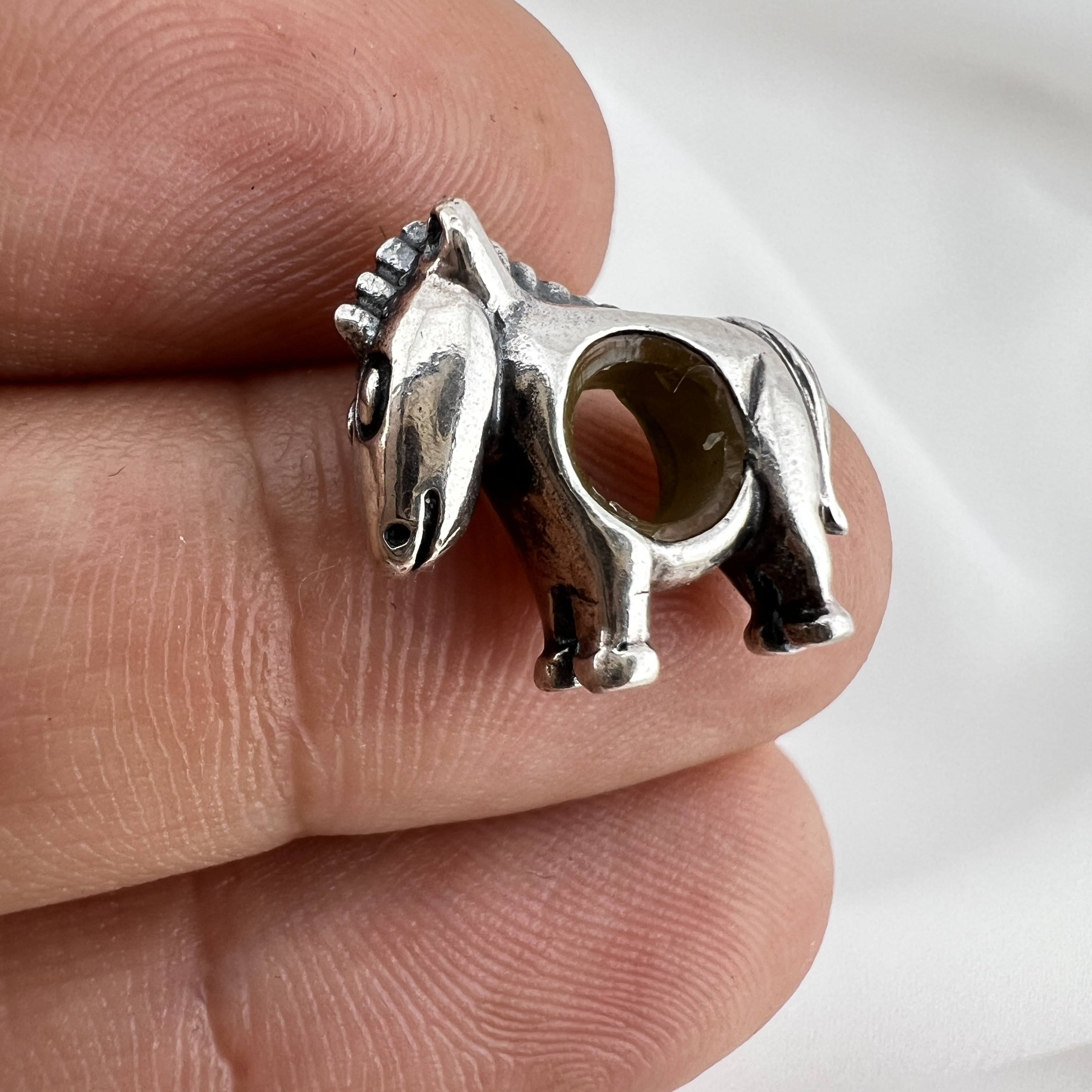 Sidabrinis karoliukas „Laisvasis arkliukas“