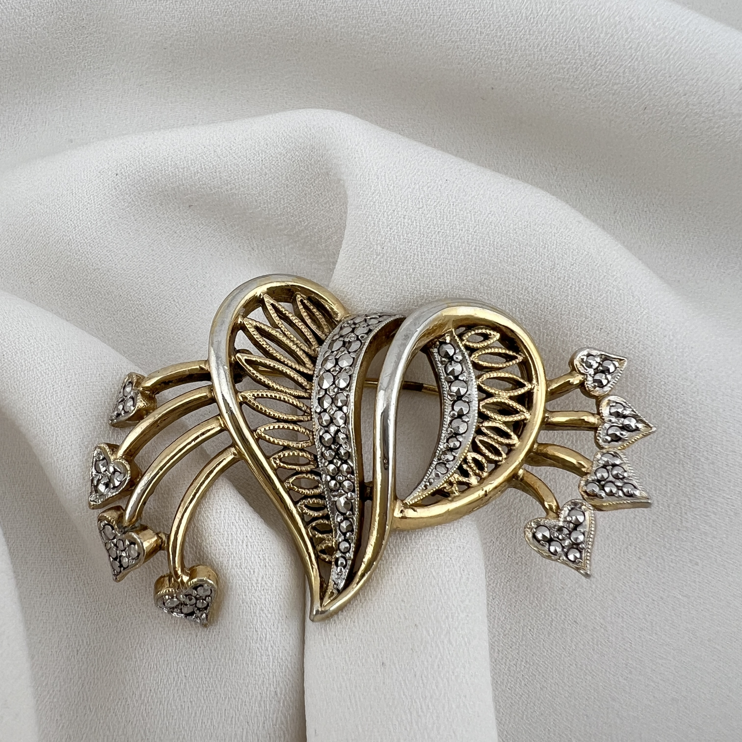 Vintažinė Kigu „Auksinė širdis“ sagė