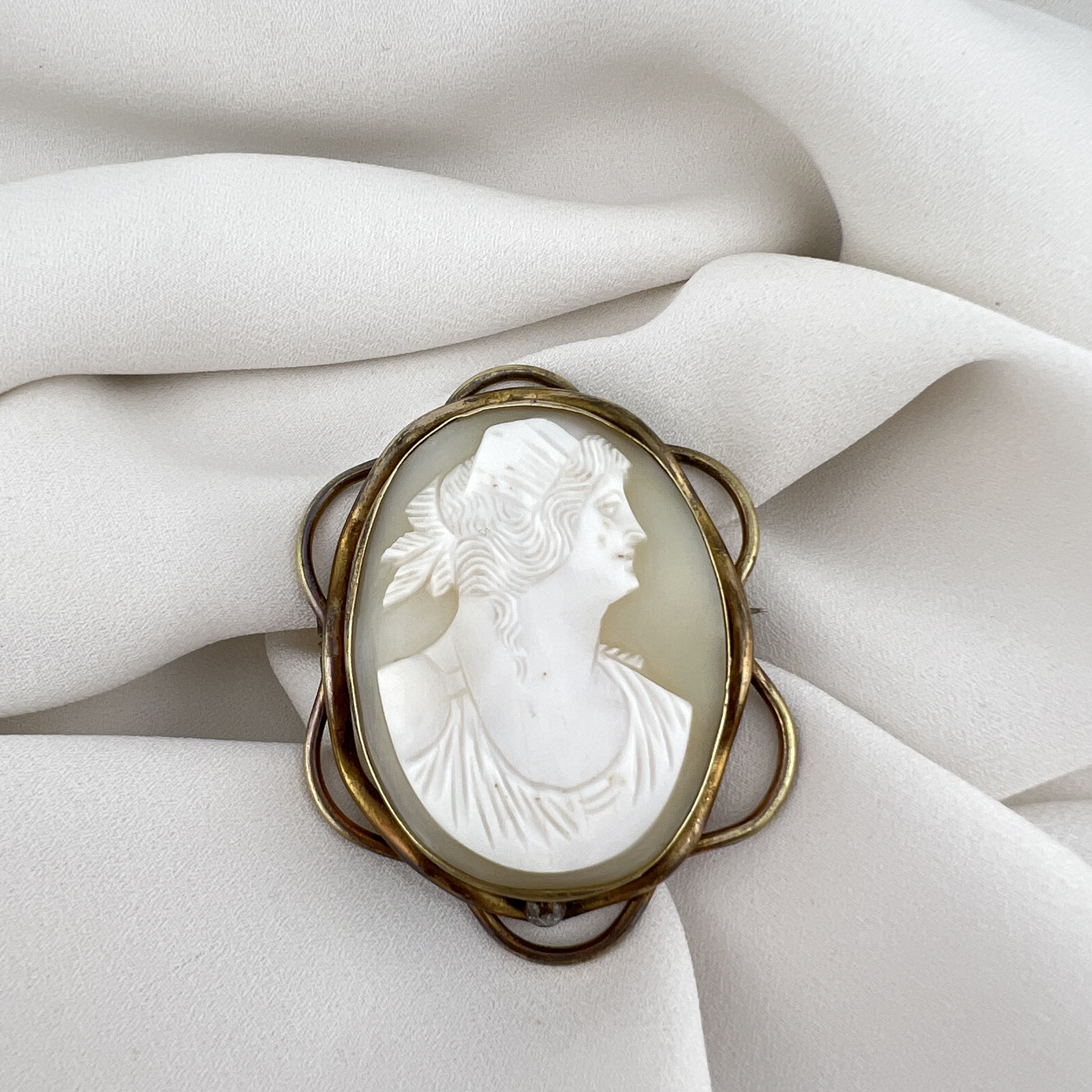 Vintažinė kamėja-medalionas „Antikinė elegancija“ ✨🏛️