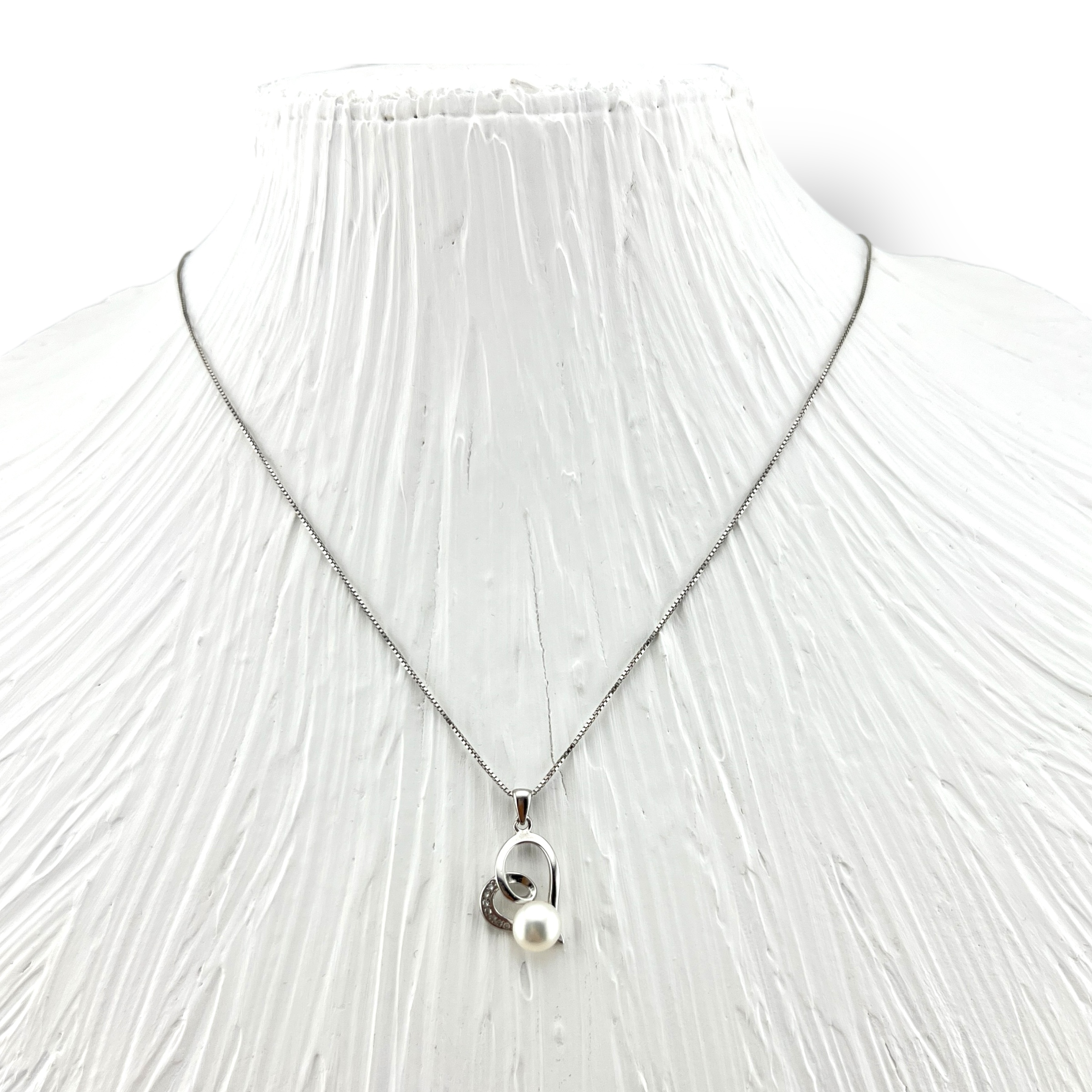 „Helzberg Diamonds“ sidabrinis širdies vėrinys su perlu