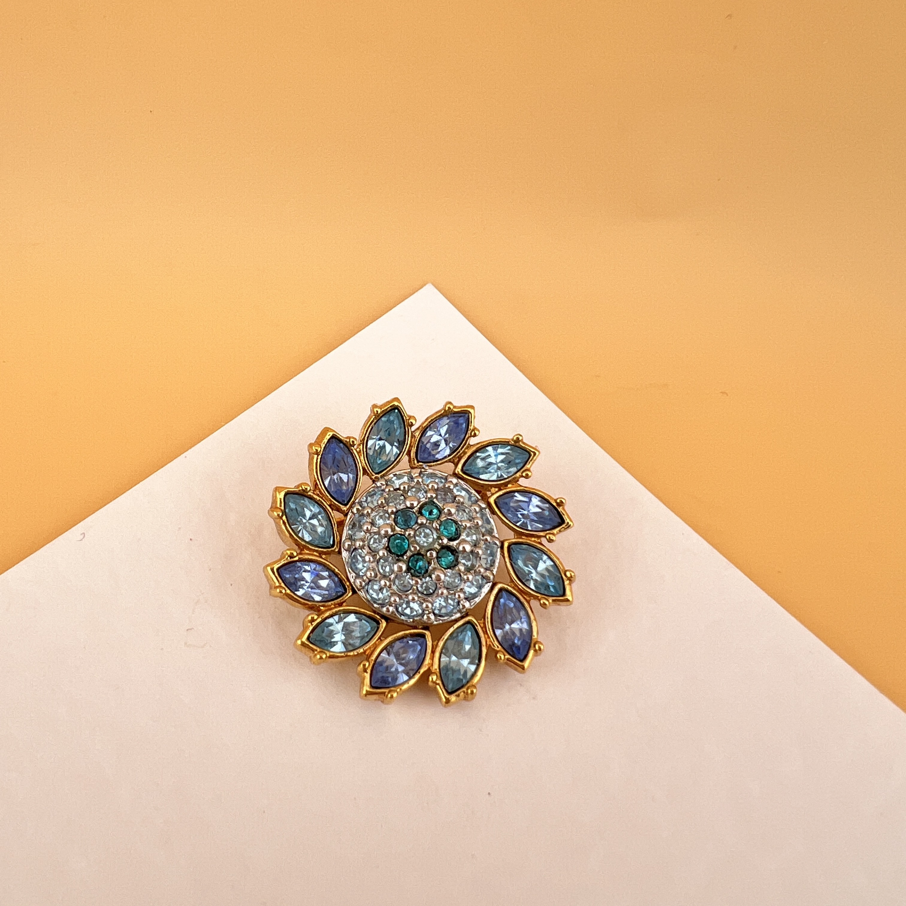 Vintažinė Swarovski saulėgrąžos sagė