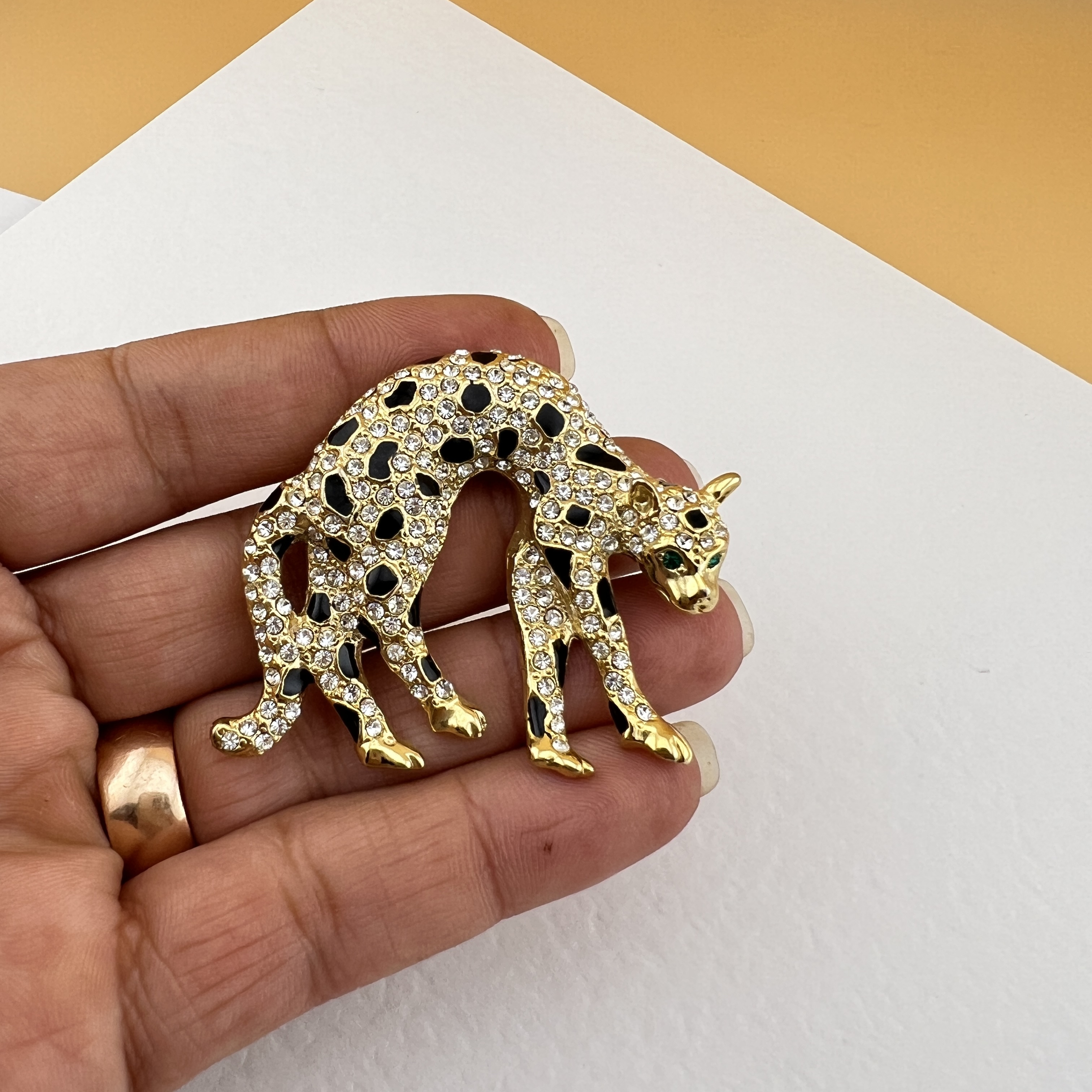 Vintažinė Sagė „Auksinis Leopardas“