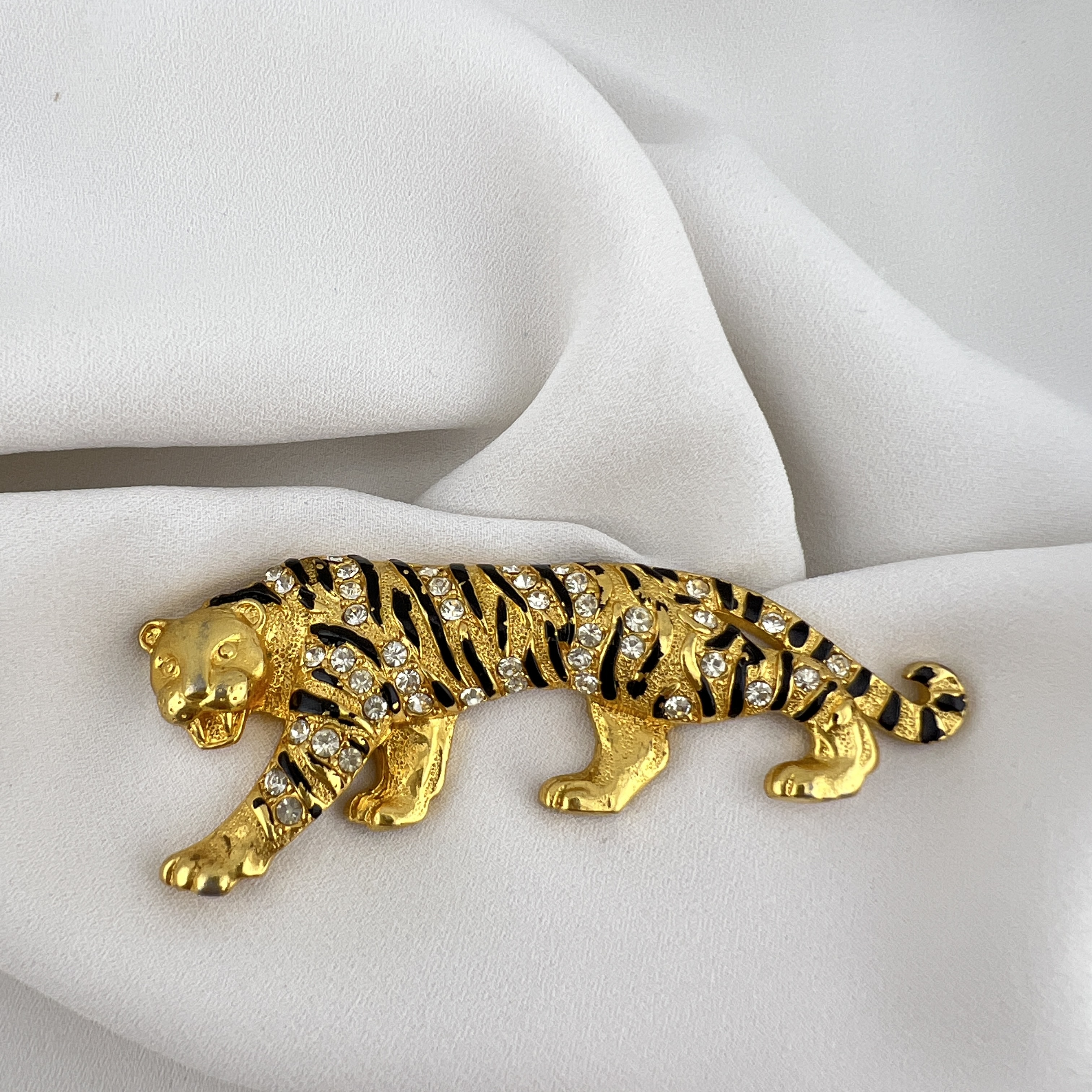 Vintažinė segė „Auksinis tigras“ 🐅