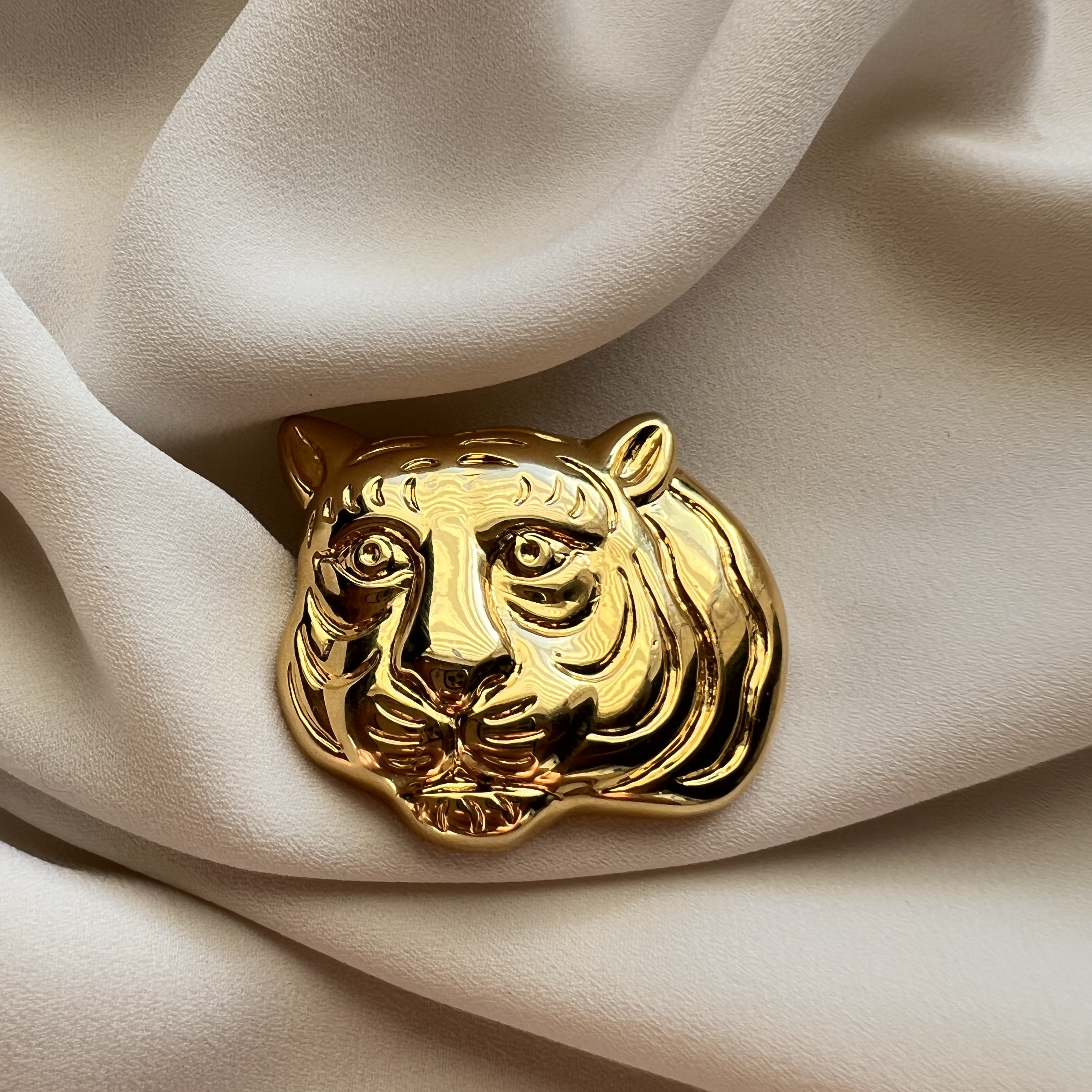 Vintažinė tigro sagė