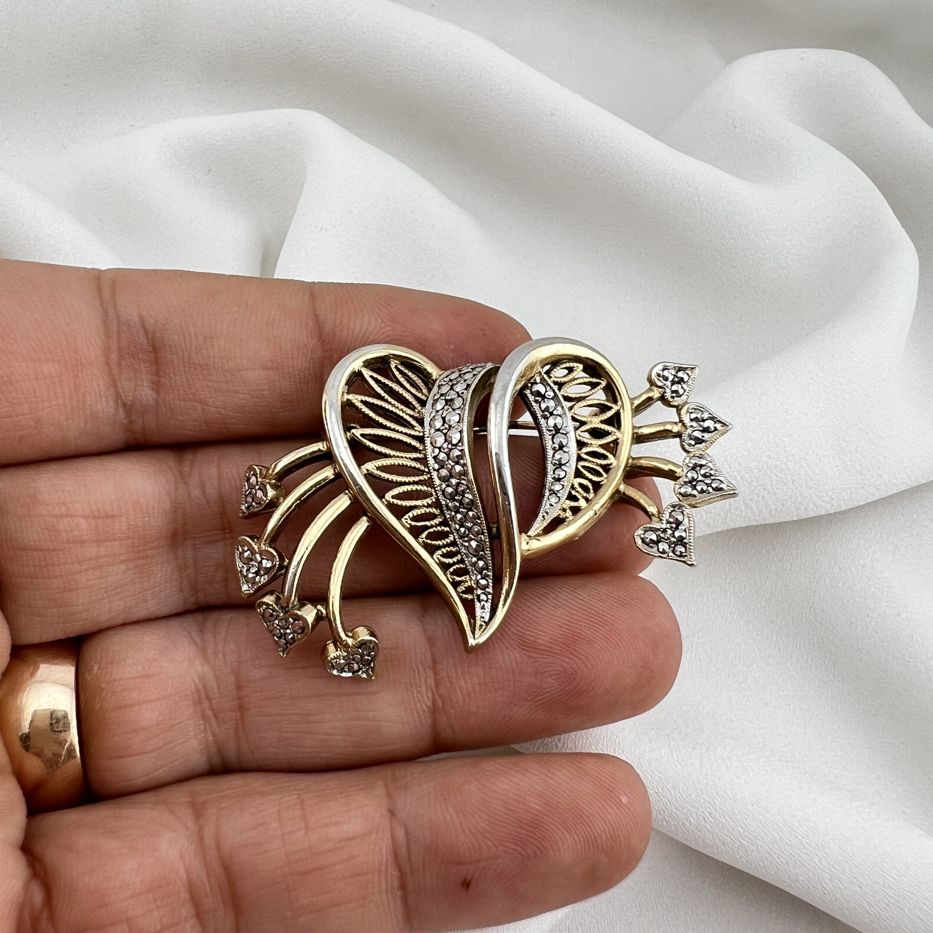 Vintažinė Kigu „Auksinė širdis“ sagė