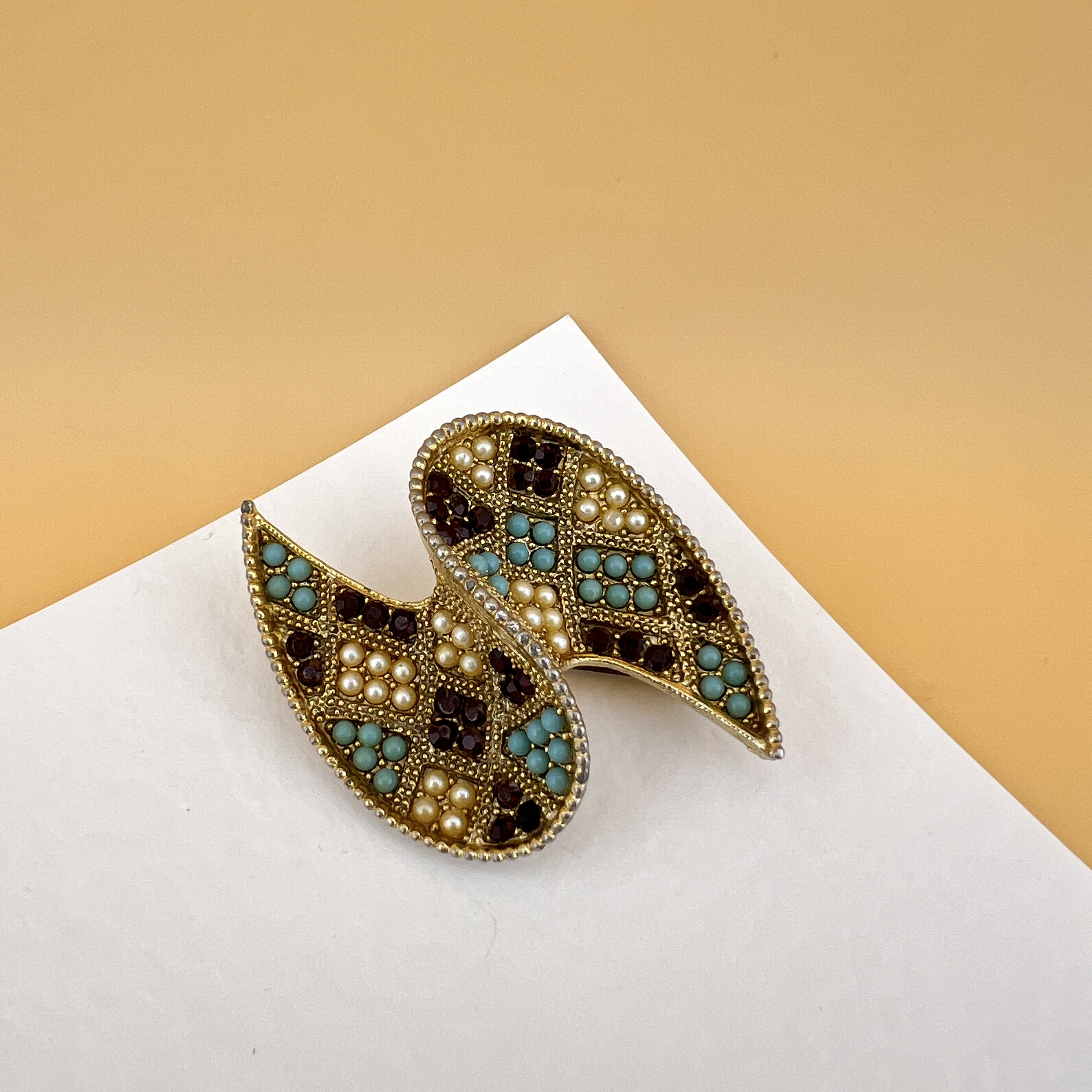 Vintažinė 1960s Capri geometrinė sagė