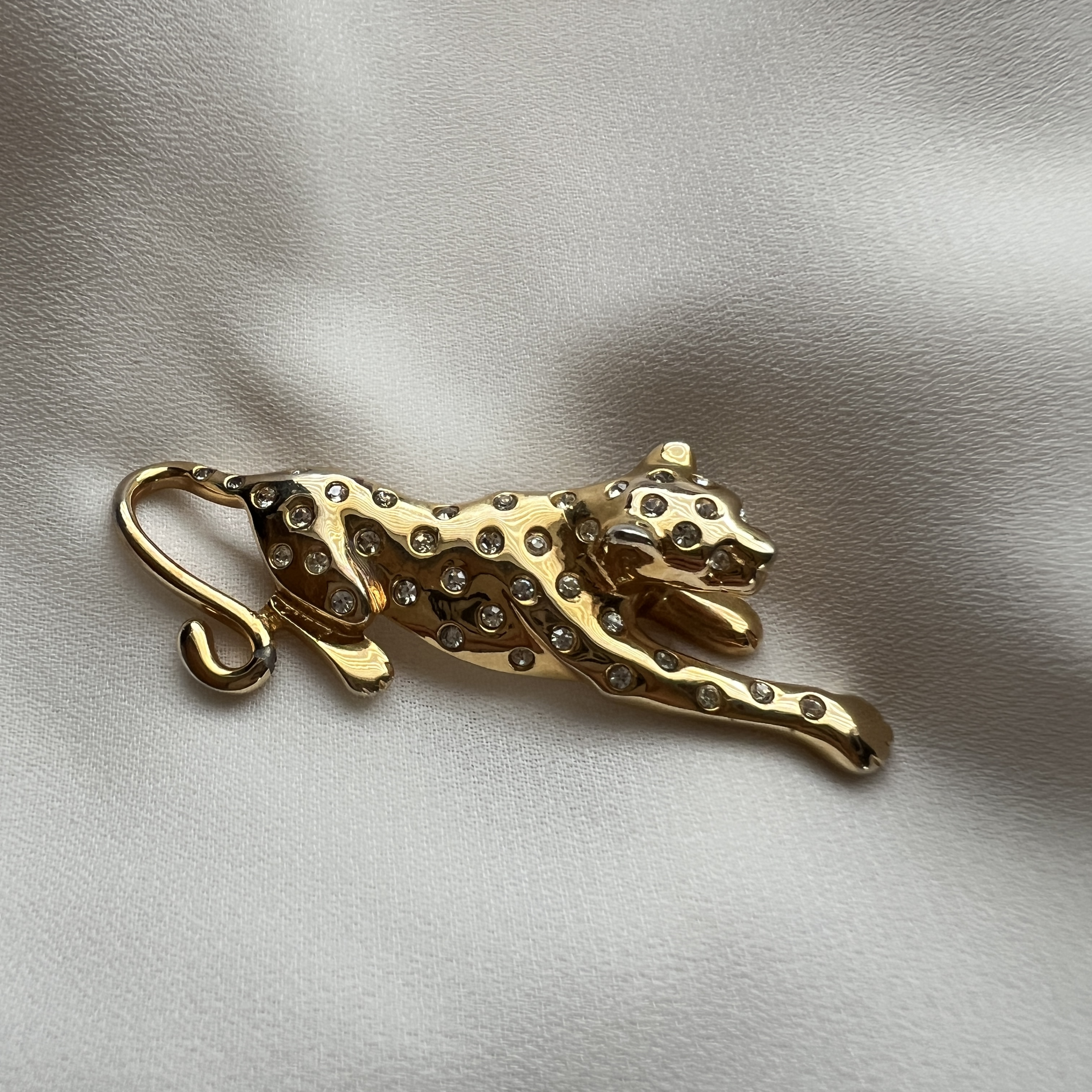 Vintažinė paauksuota sagė „Leopardas“